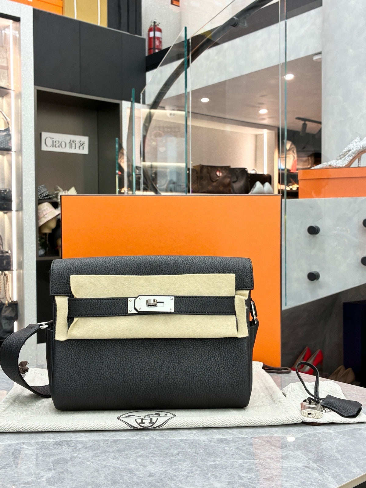 HERMÈS Kelly Messenger – Black Togo Leather, Palladium Hardware, G Stamp, Brand New