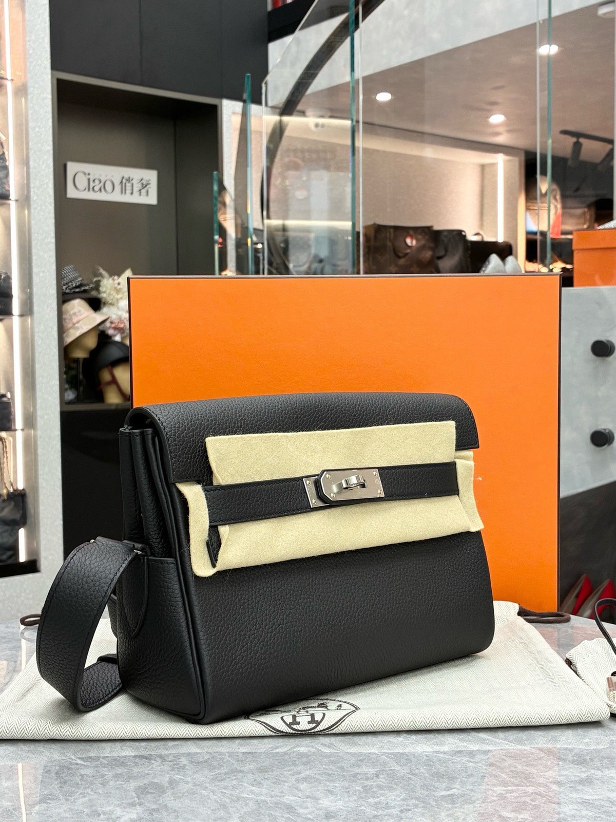 HERMÈS Kelly Messenger – Black Togo Leather, Palladium Hardware, G Stamp, Brand New