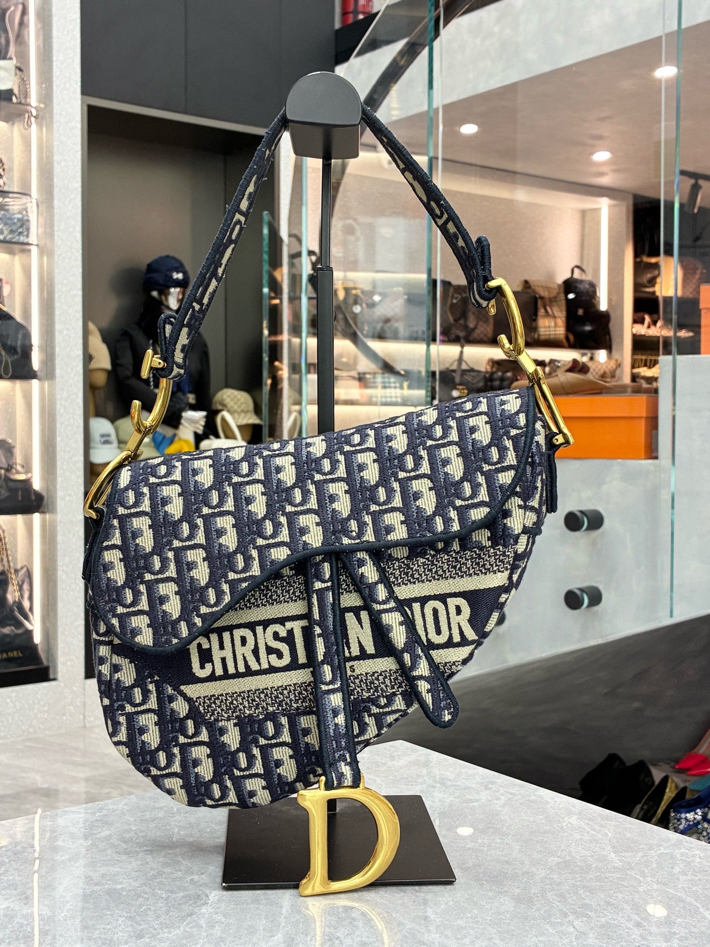 Dior Medium Saddle Bag in blue and ecru Oblique embroidery – front view