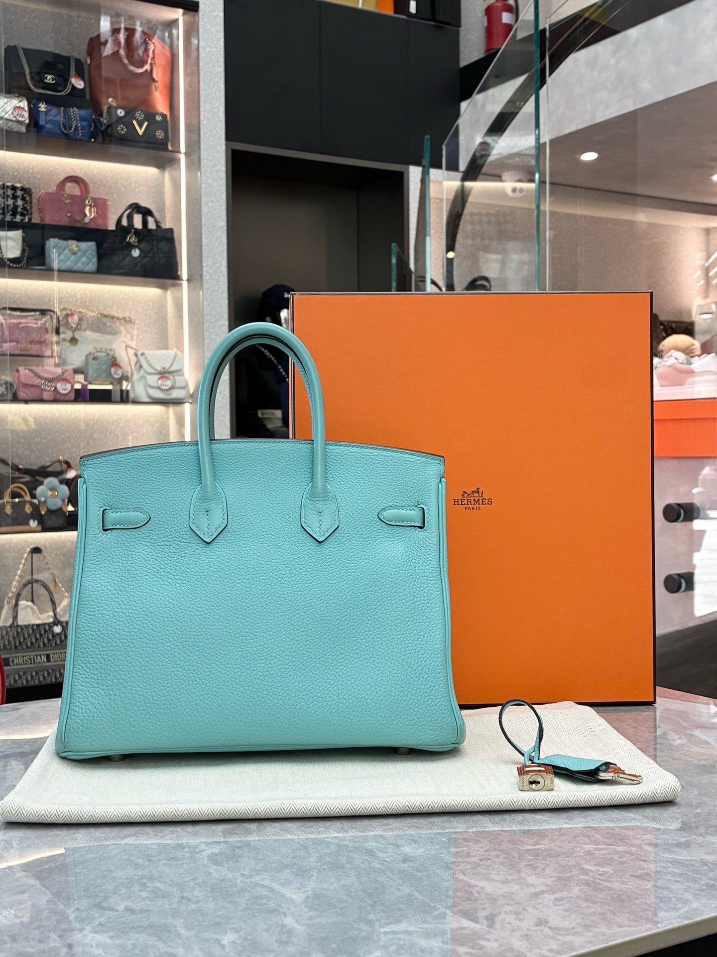 Hermès Birkin 25 Tiffany blue Togo leather, back view