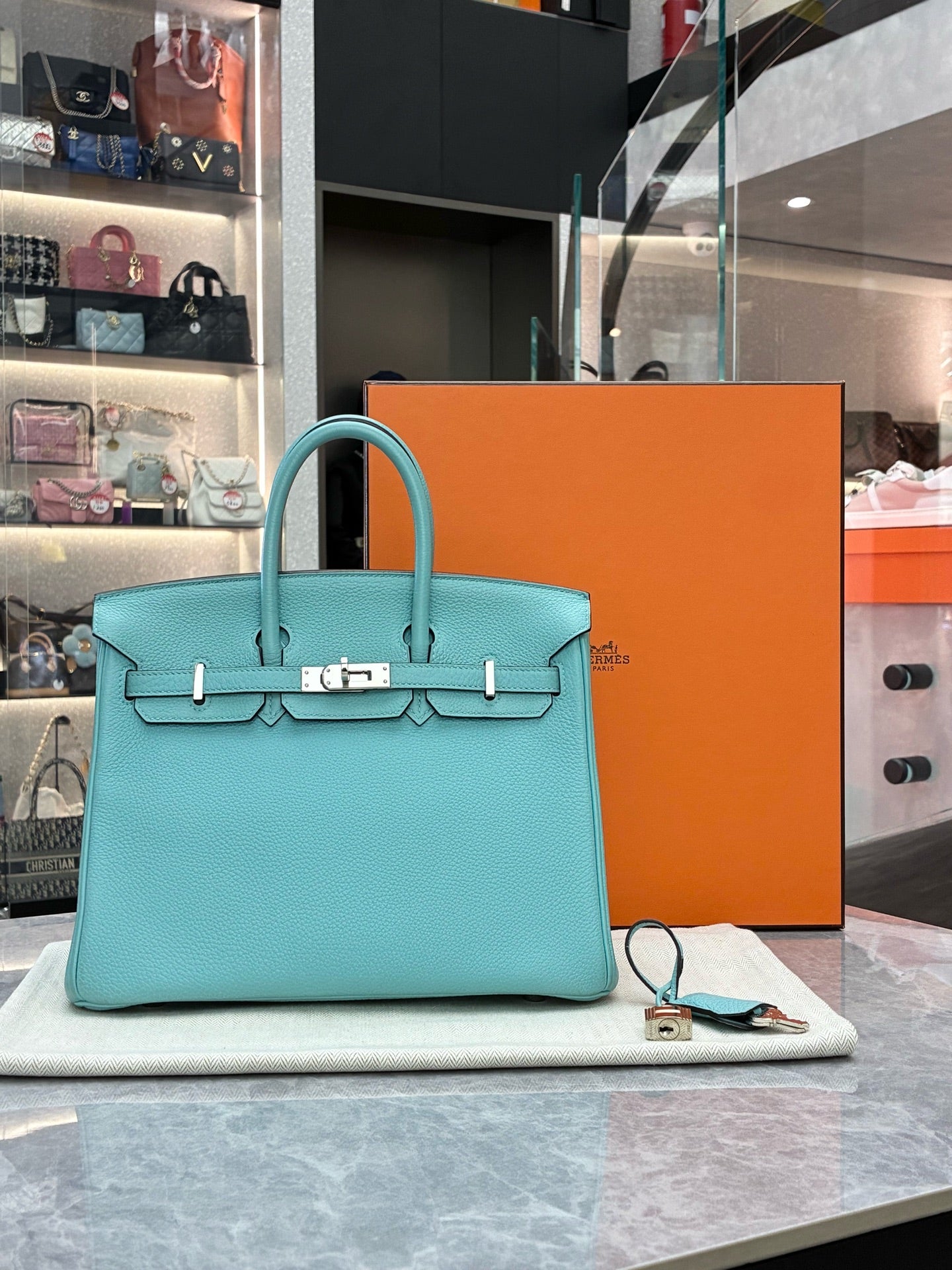 Hermès Birkin 25 in Tiffany blue Togo leather with palladium hardware, front view