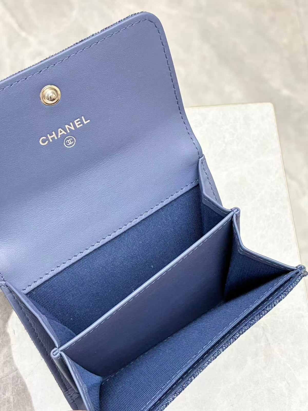 CHANEL Denim Wallet – Blue Quilted Denim with Camellia Appliqué and Gold-Tone CC, 27 Series, Good Pre-Owned