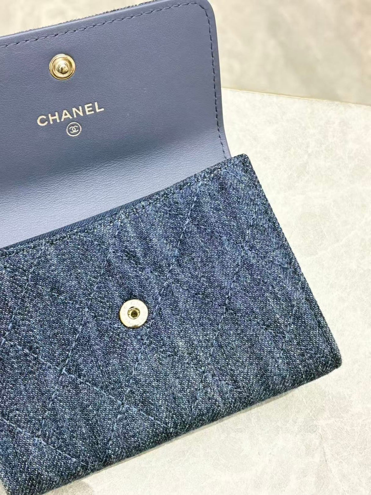 CHANEL Denim Wallet – Blue Quilted Denim with Camellia Appliqué and Gold-Tone CC, 27 Series, Good Pre-Owned