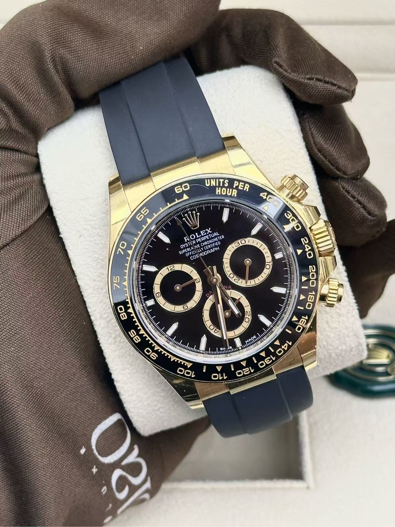 Rolex Cosmograph Daytona Oyster, 40 mm, yellow gold Reference 126518LN