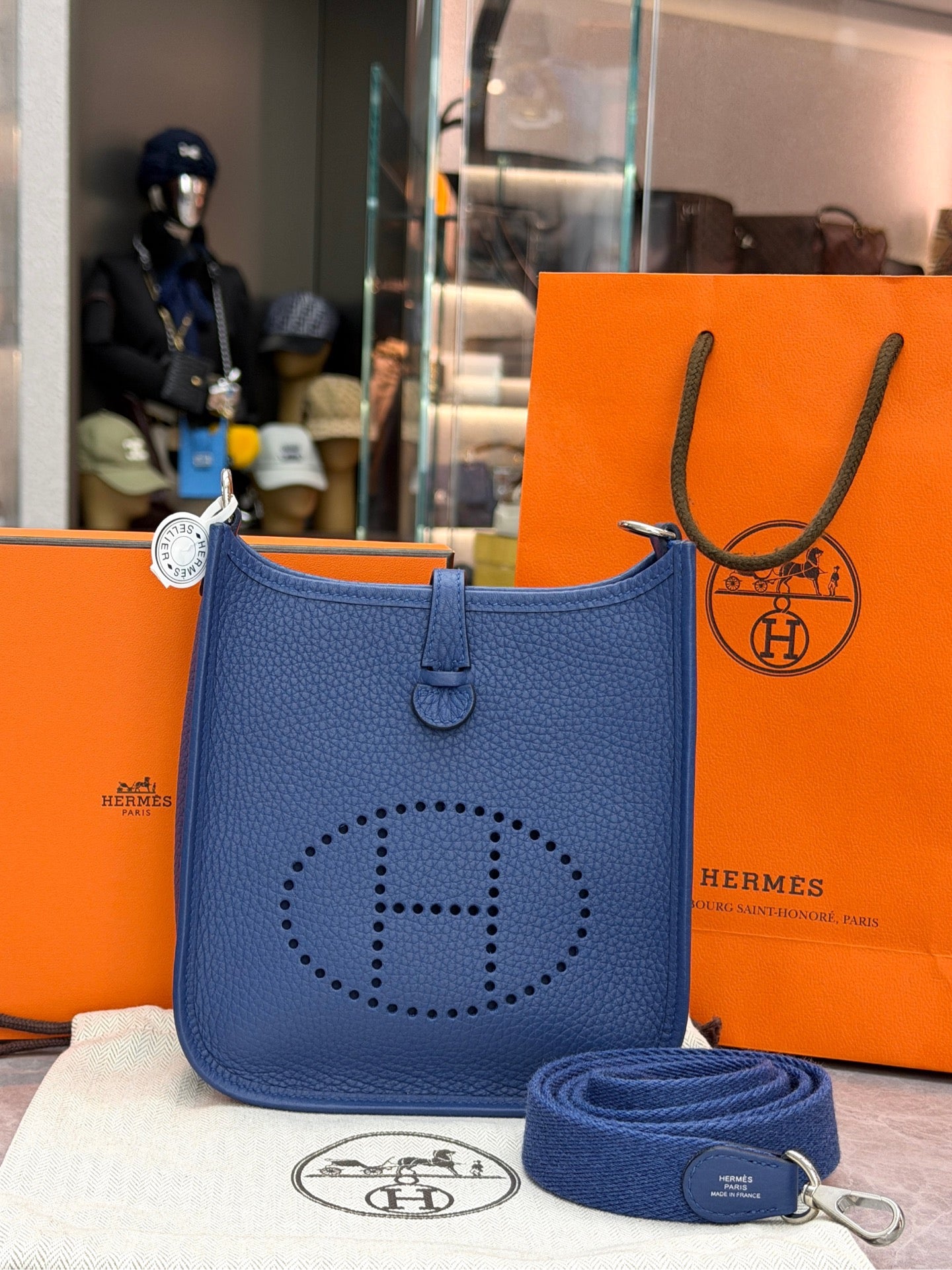 Hermès Evelyne 16 Amazone bag in Bleu Tie Clemence leather