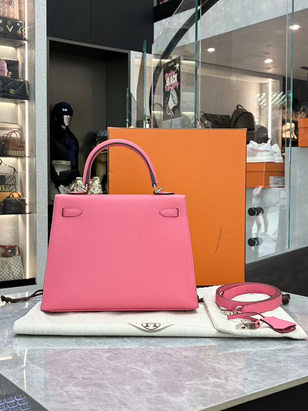 Hermès Kelly 25 Sellier handbag in Rose Azalée Epsom leather with palladium hardware