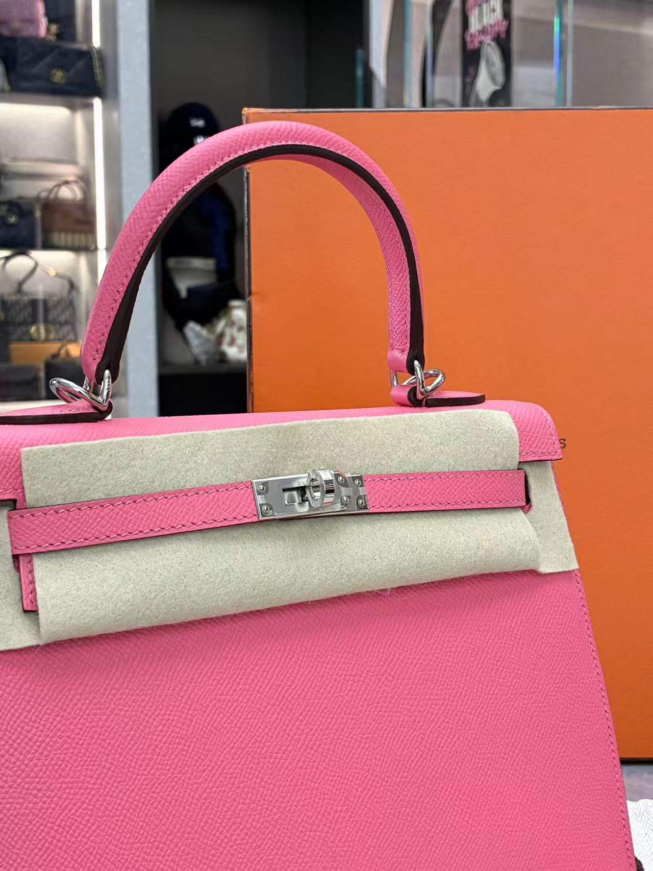 Hermès Kelly 25 Sellier handbag in Rose Azalée Epsom leather with palladium hardware