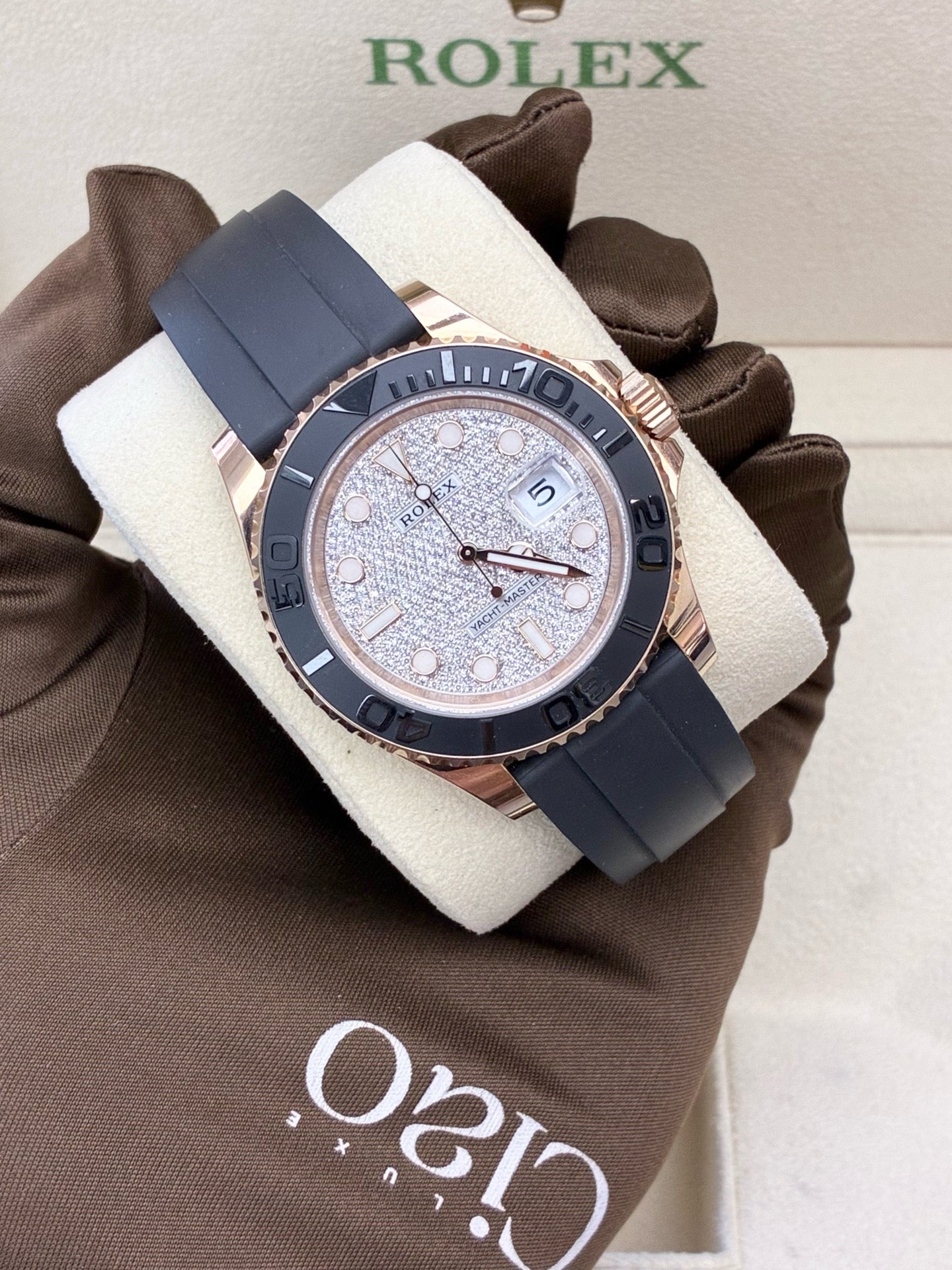 Rolex Yacht-Master 40 in 18kt Everose gold with a factory diamond-paved dial