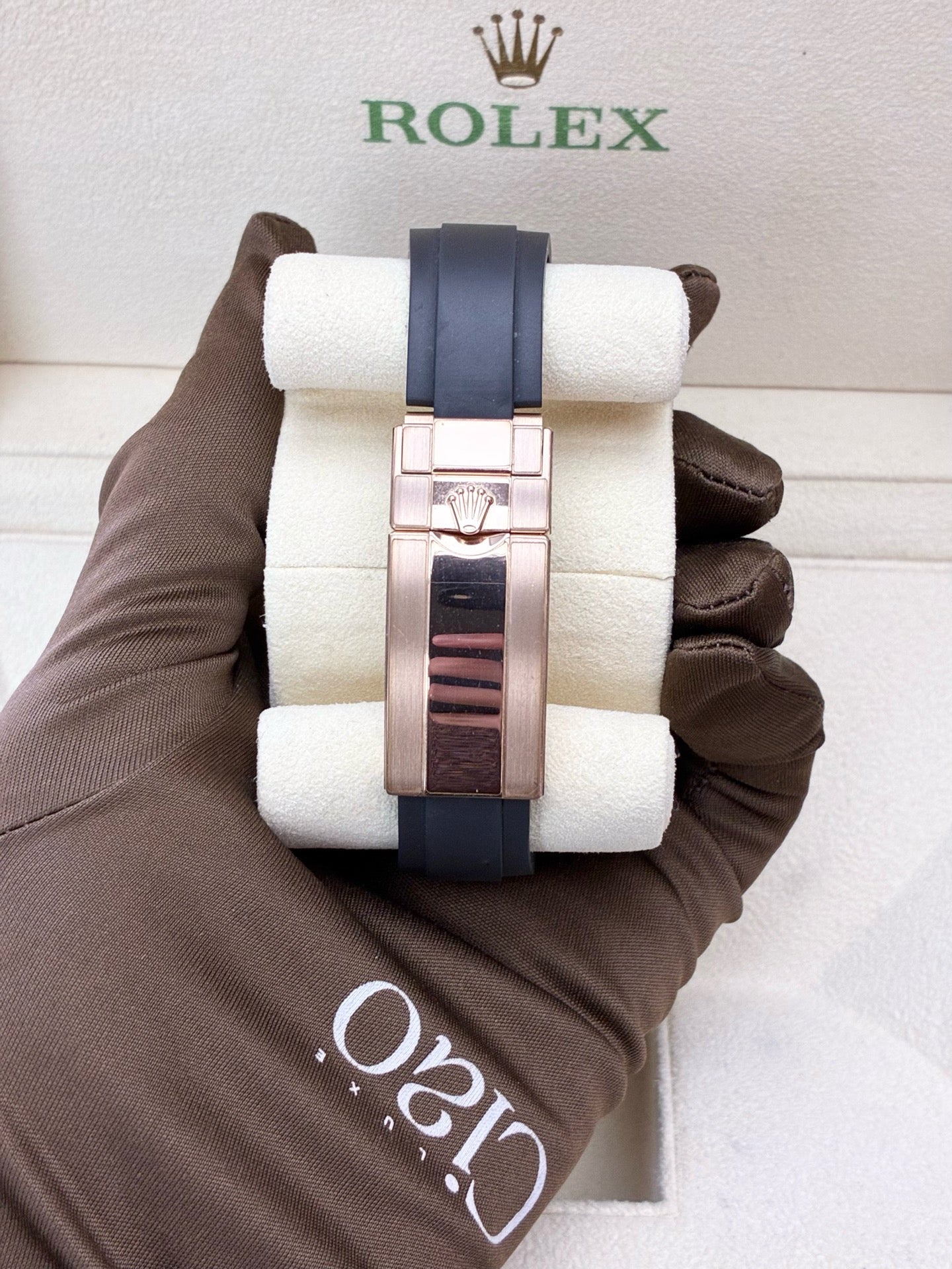 Rolex Yacht-Master 40 in 18kt Everose gold with a factory diamond-paved dial