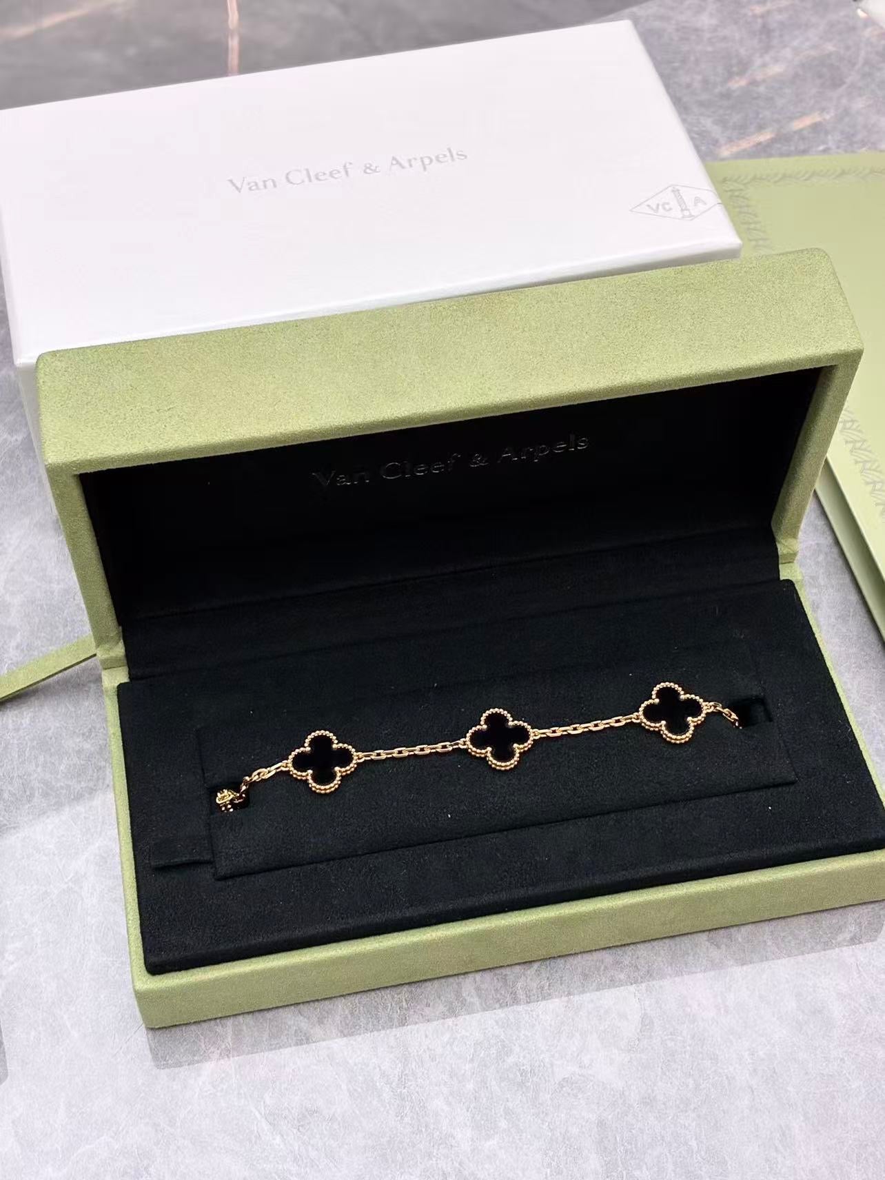 Van Cleef & Arpels Vintage Alhambra bracelet in 18k yellow gold featuring five onyx motifs