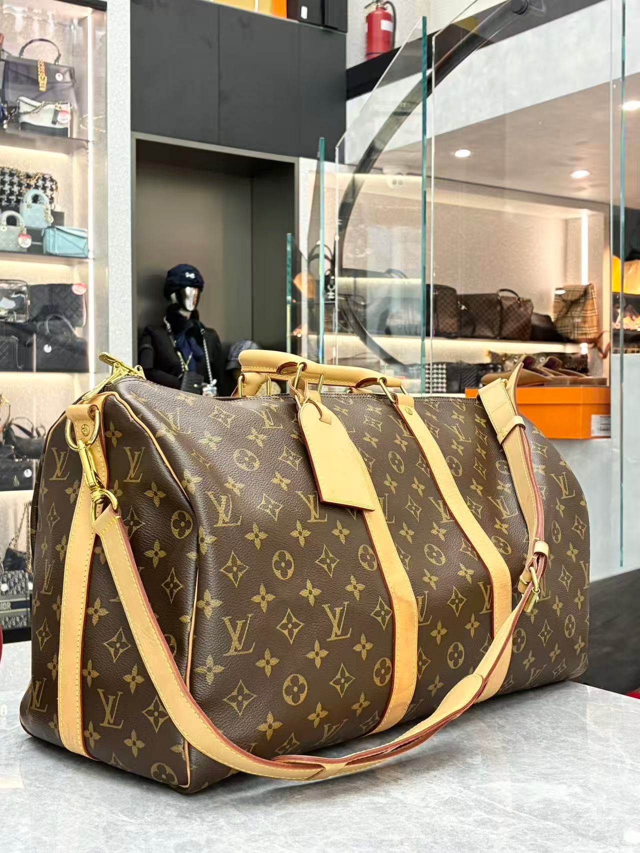Louis Vuitton Keepall Bandoulière 45 in signature brown monogram canvas with natural cowhide leather trim