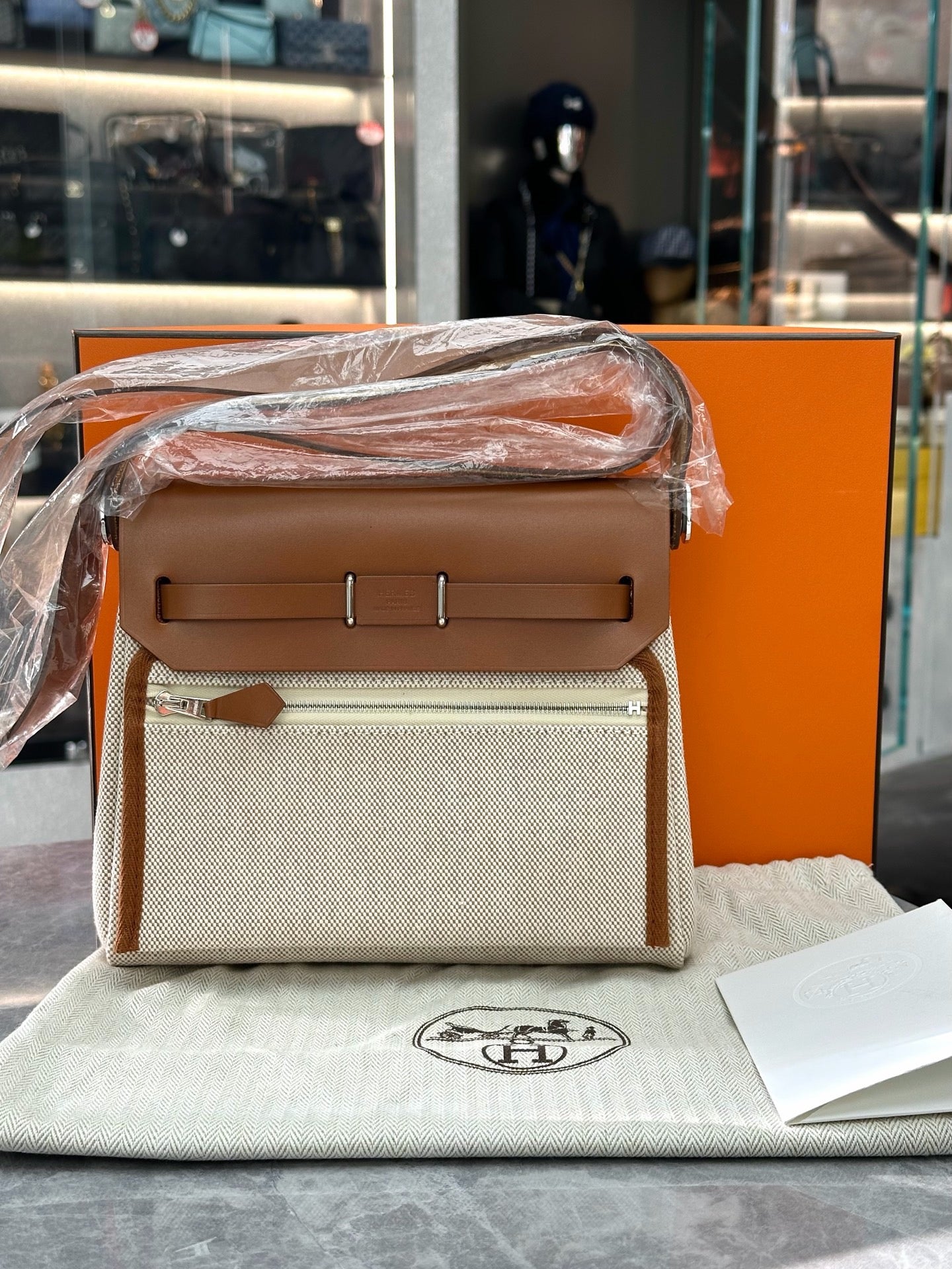 Hermès Herbag Zip Mini 20 in Ecru-Beige Toile H canvas and Fauve Vache Hunter leather