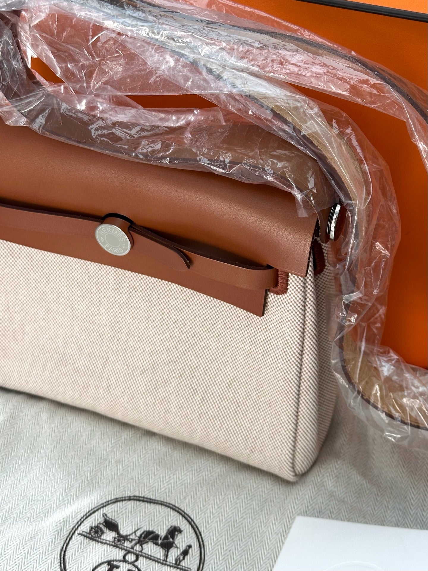 Hermès Herbag Zip Mini 20 in Ecru-Beige Toile H canvas and Fauve Vache Hunter leather