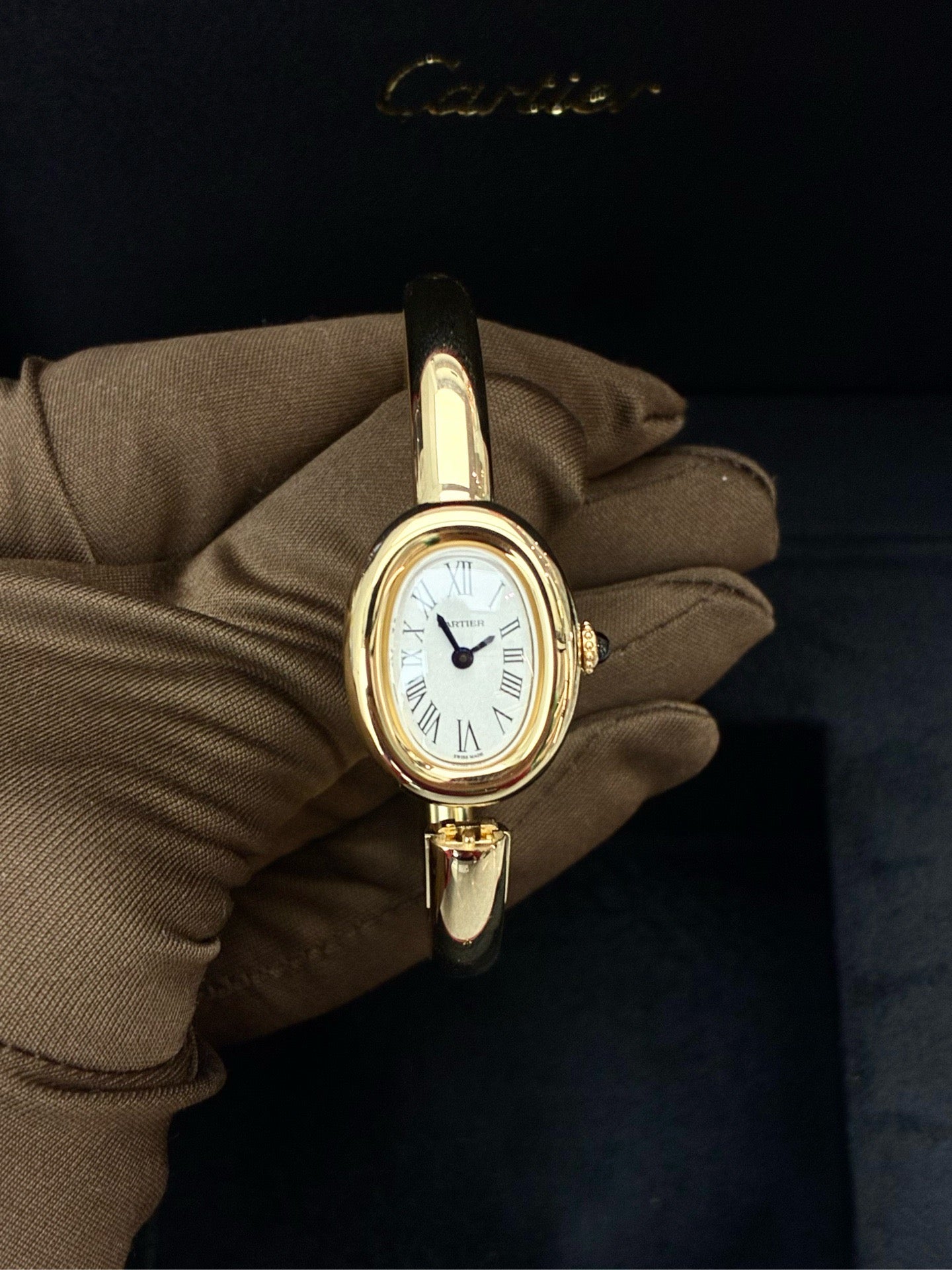 Cartier Baignoire watch in 18K yellow gold with a white dial