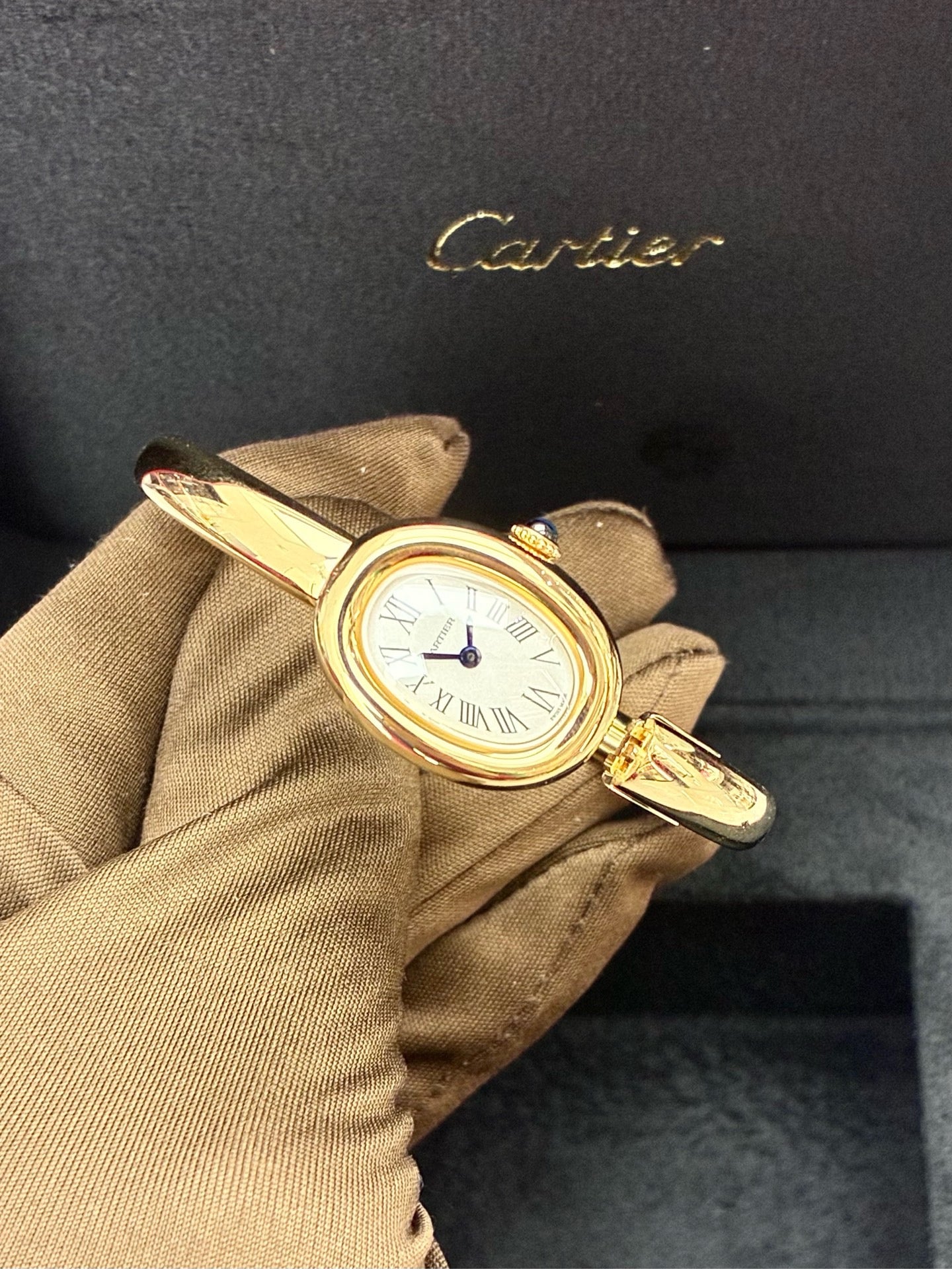 Cartier Baignoire watch in 18K yellow gold with a white dial