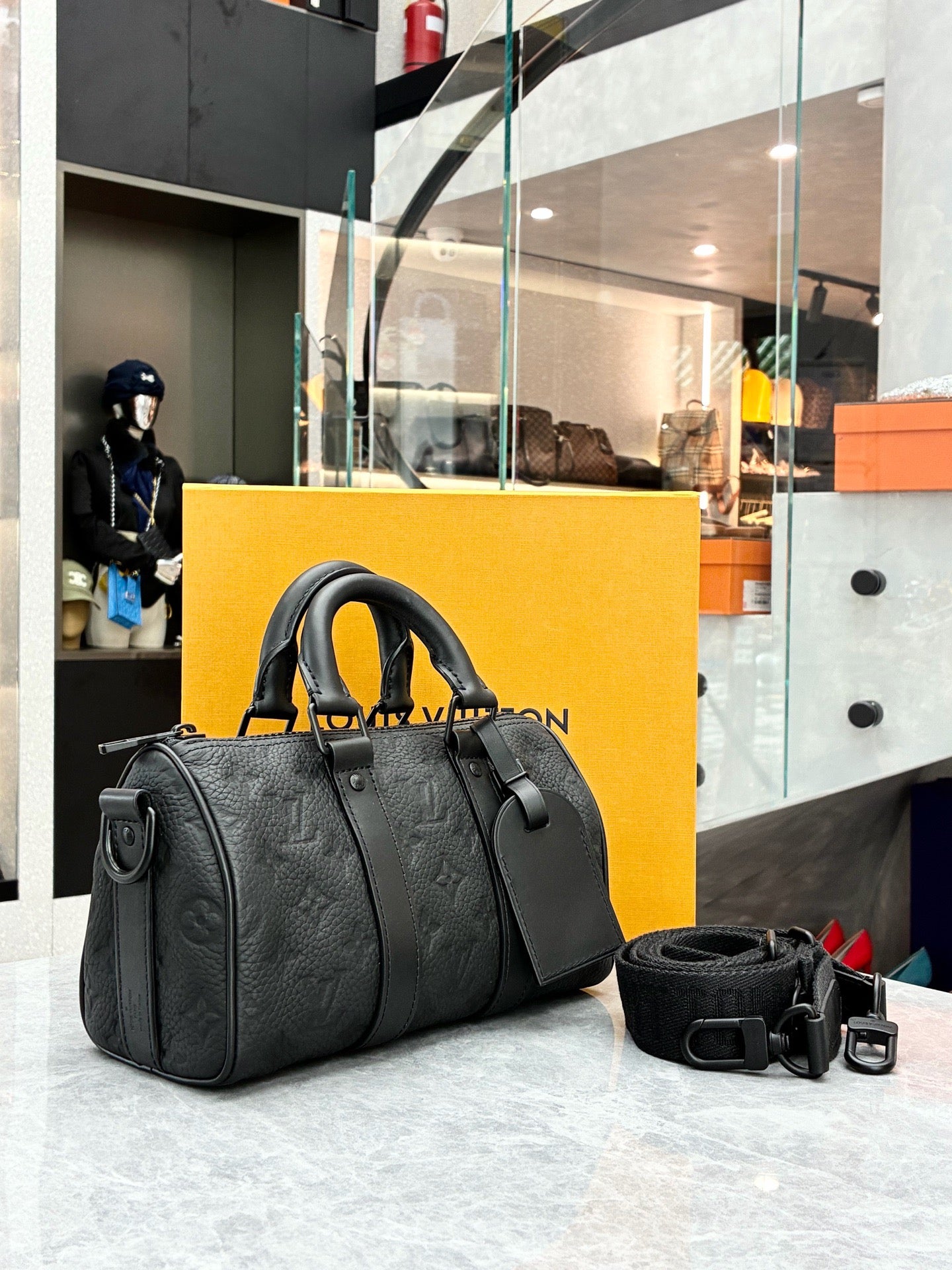 Louis Vuitton Keepall Bandoulière 25 in Black Monogram Taurillon Leather