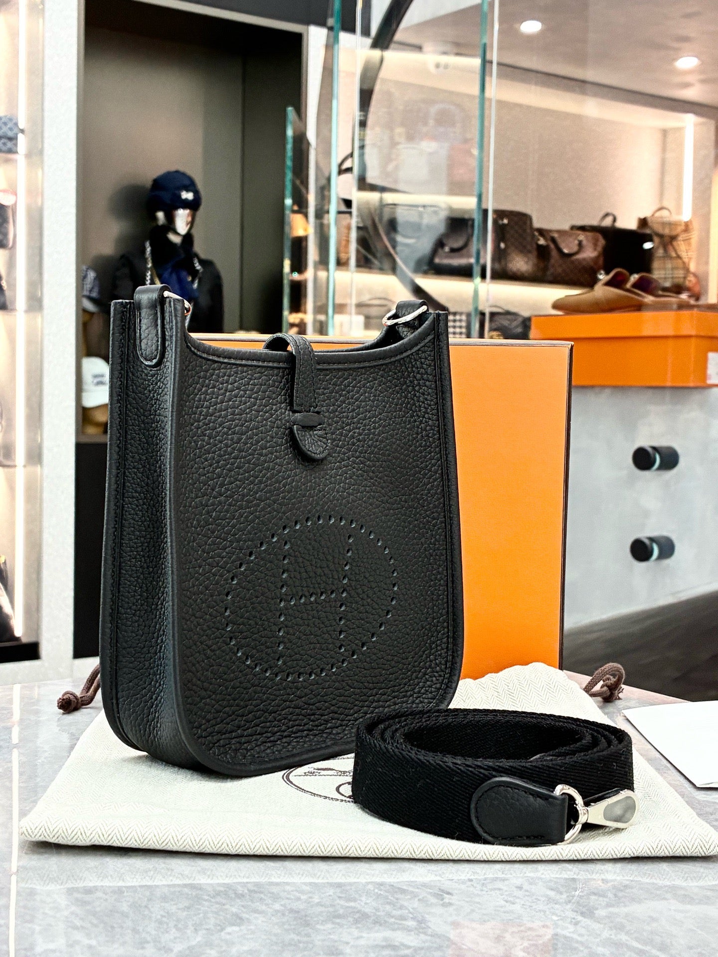 Hermès Evelyne 16 Amazone bag in black Taurillon Clemence leather (K stamp)