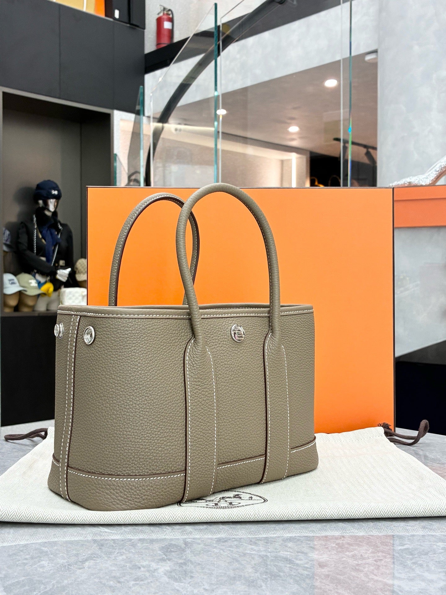 Hermès Neo Garden Party 23 bag in Etoupe Togo leather with silver-tone hardware (G stamp)