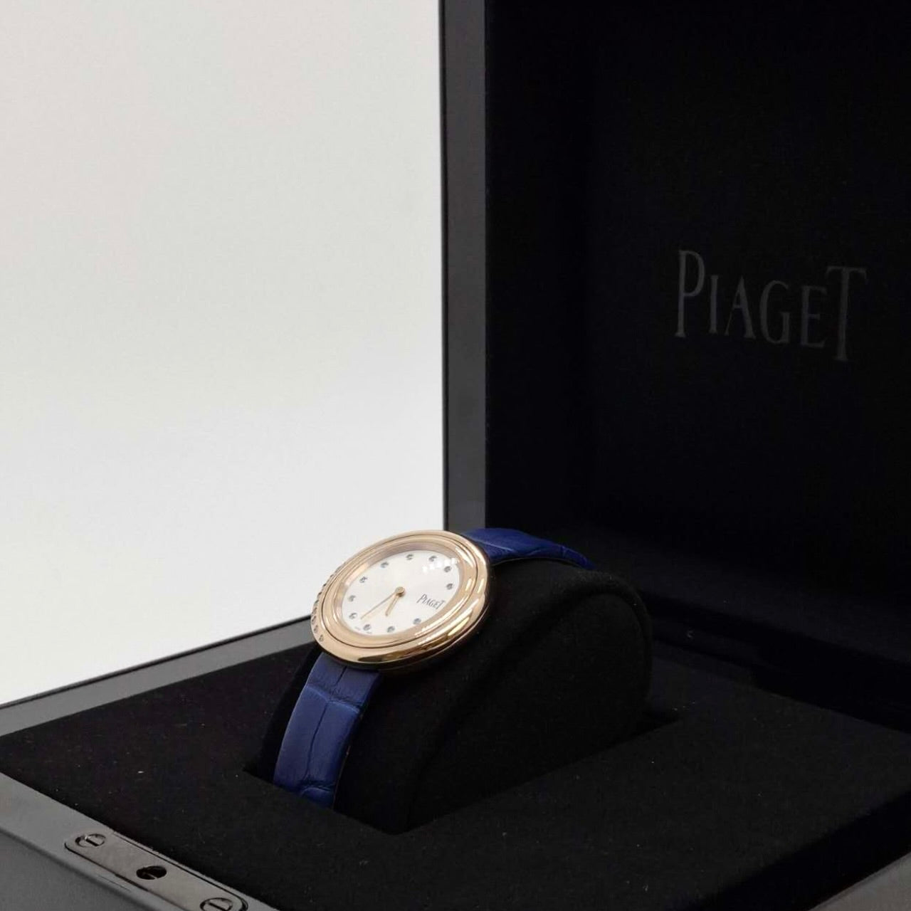 Piaget G0A45072 Possession Watch 34 silvered diamond set dial, blue alligator-skin strap