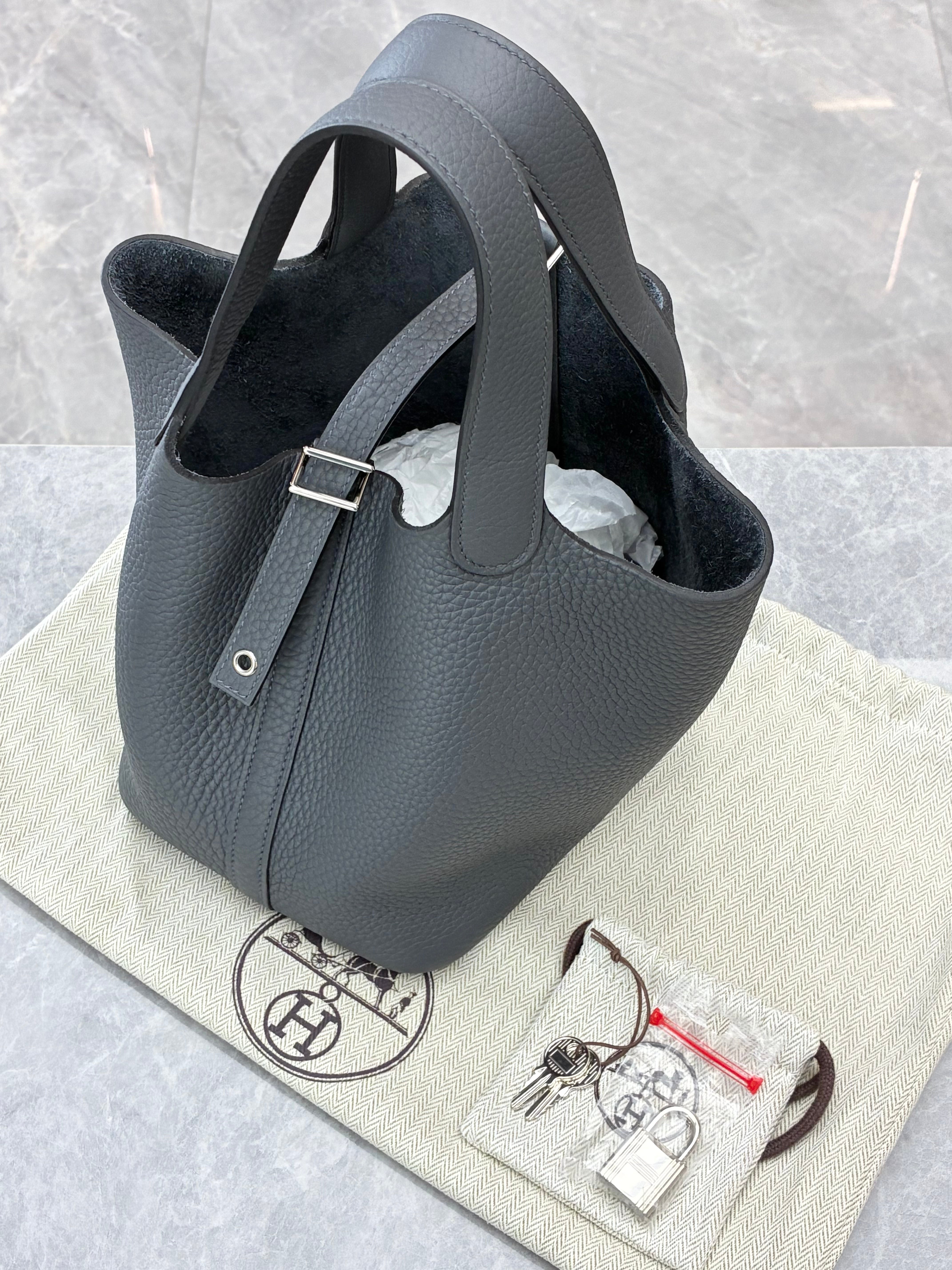 Hermès Picotin 18 in H0(Haze Grey) PHW W stamp