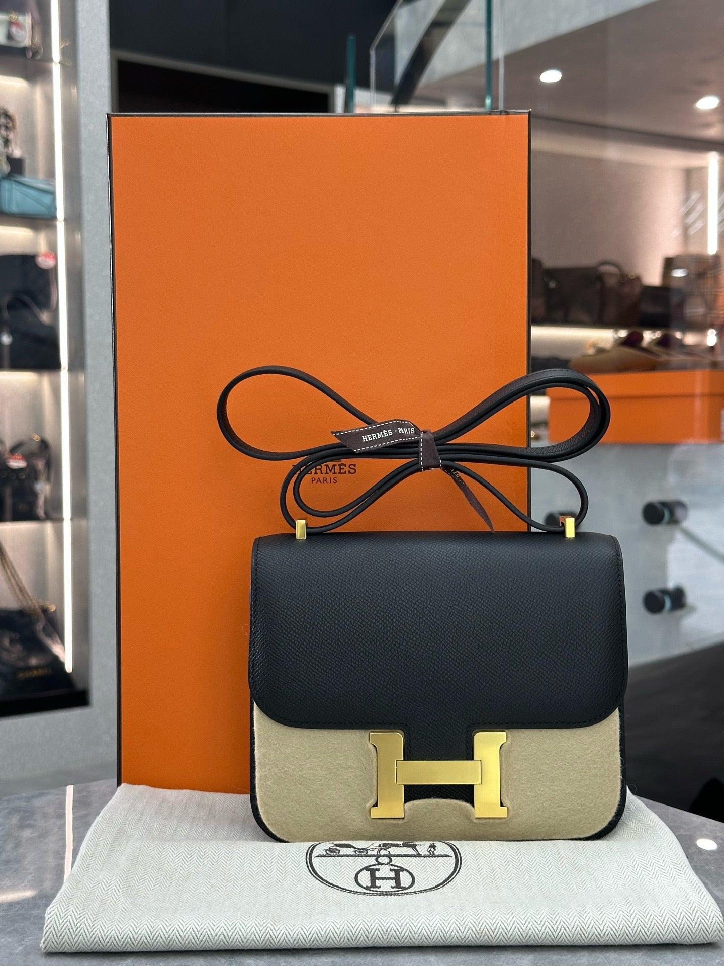 Hermès Constance 18 black Epsom leather (W stamp)
