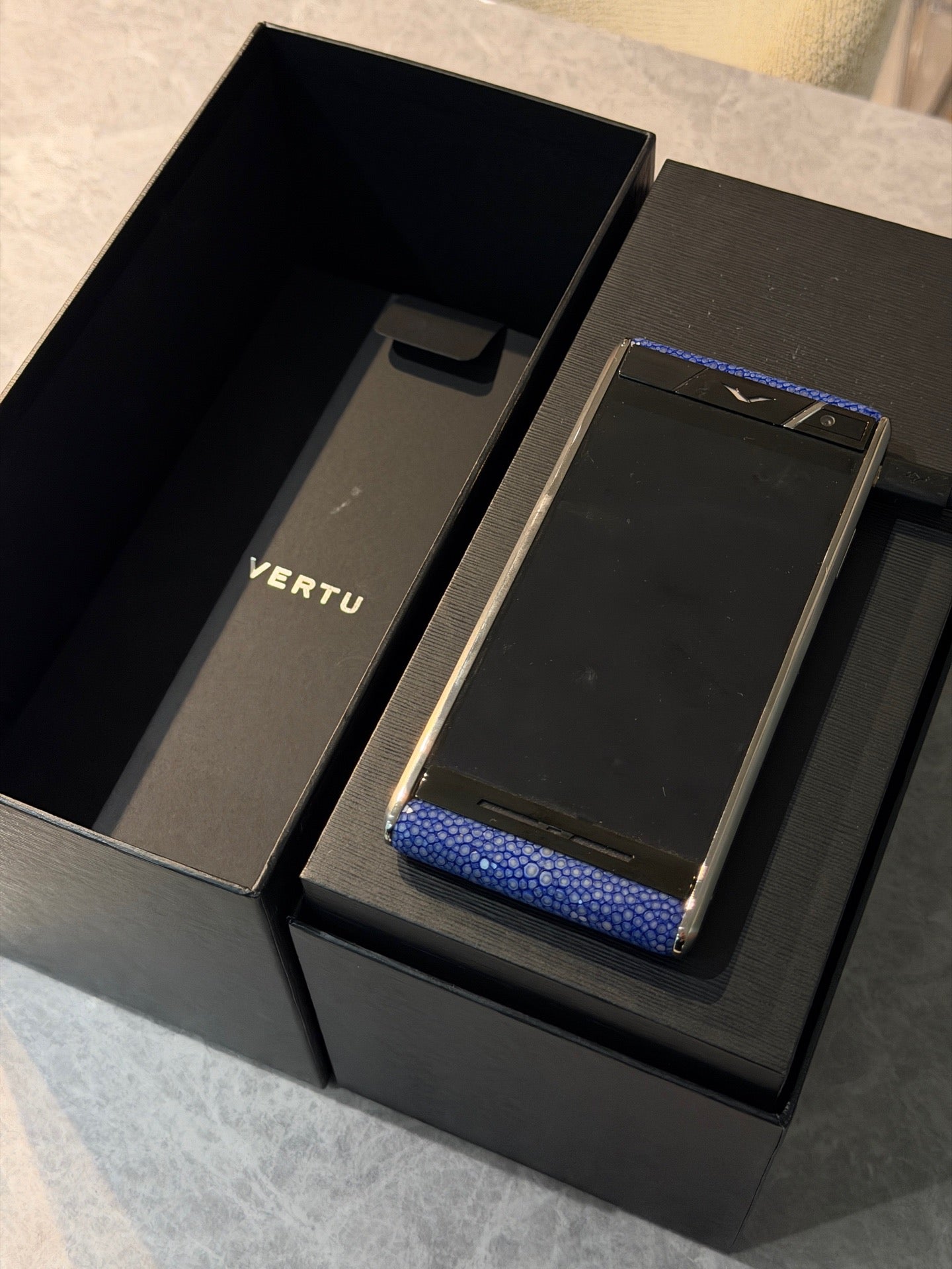 Vertu Aster Stingray Blue