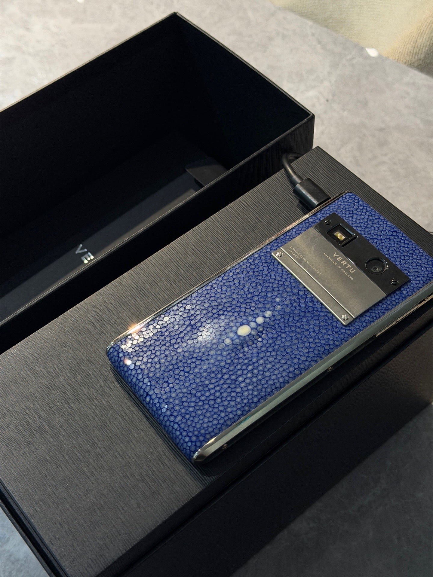 Vertu Aster Stingray Blue