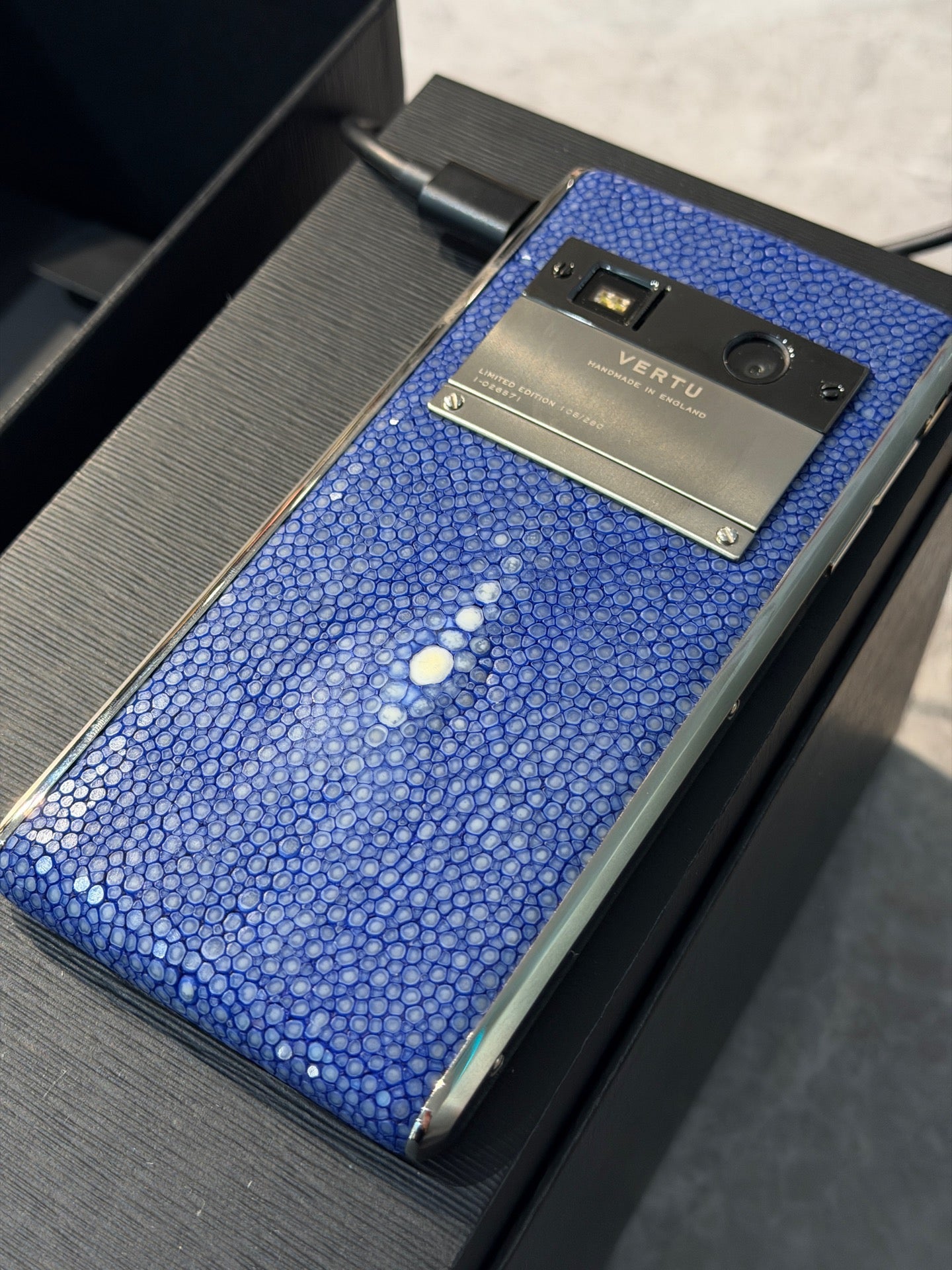 Vertu Aster Stingray Blue