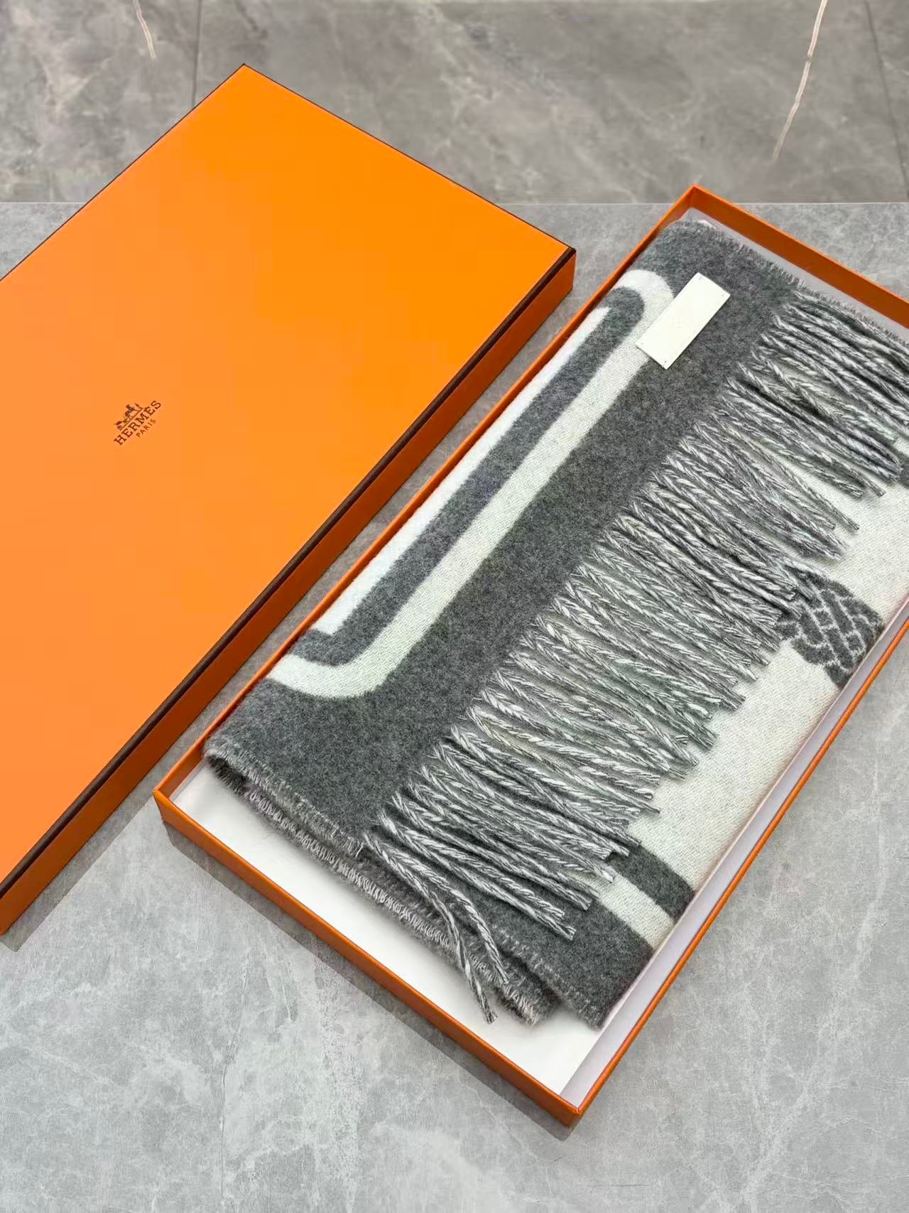 Hermès 2026 Cashmere Scarf in elegant grey