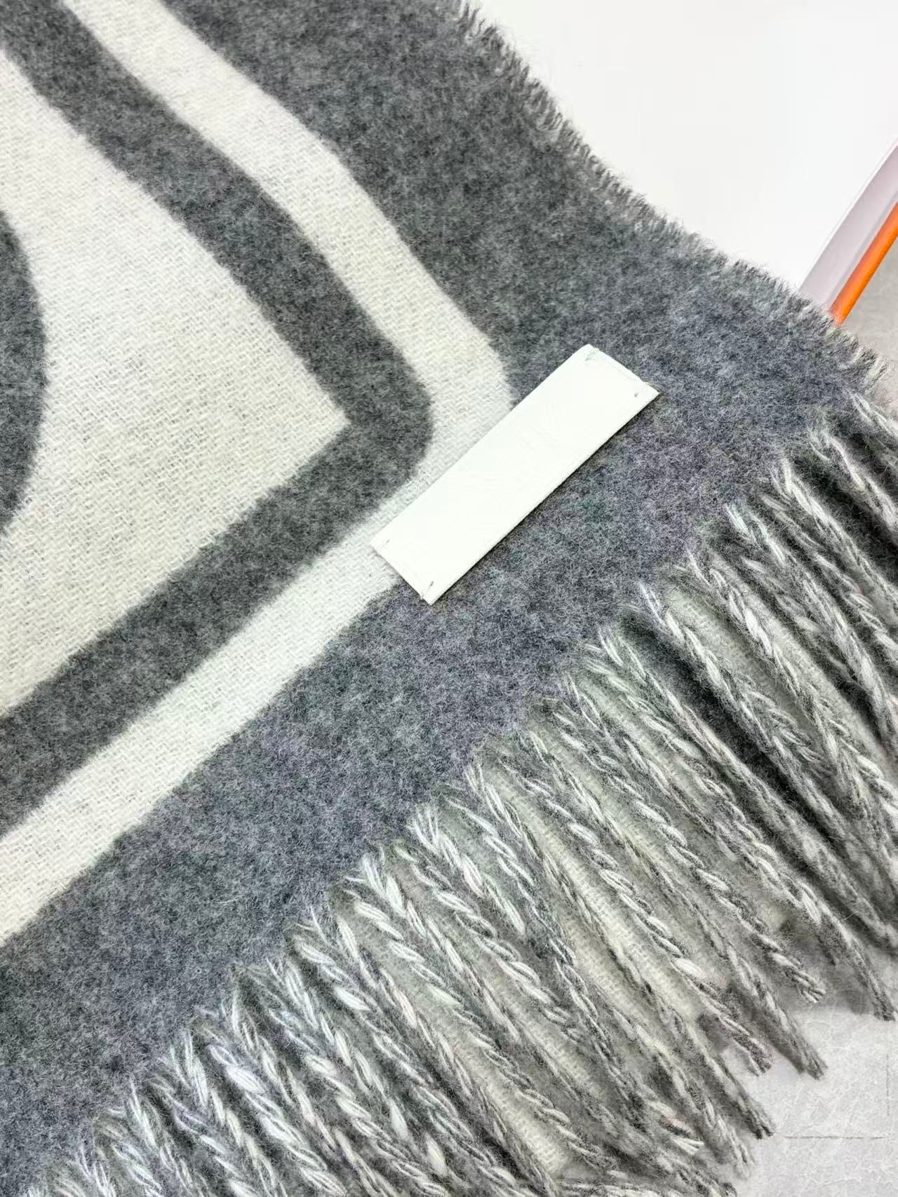 Hermès 2026 Cashmere Scarf in elegant grey