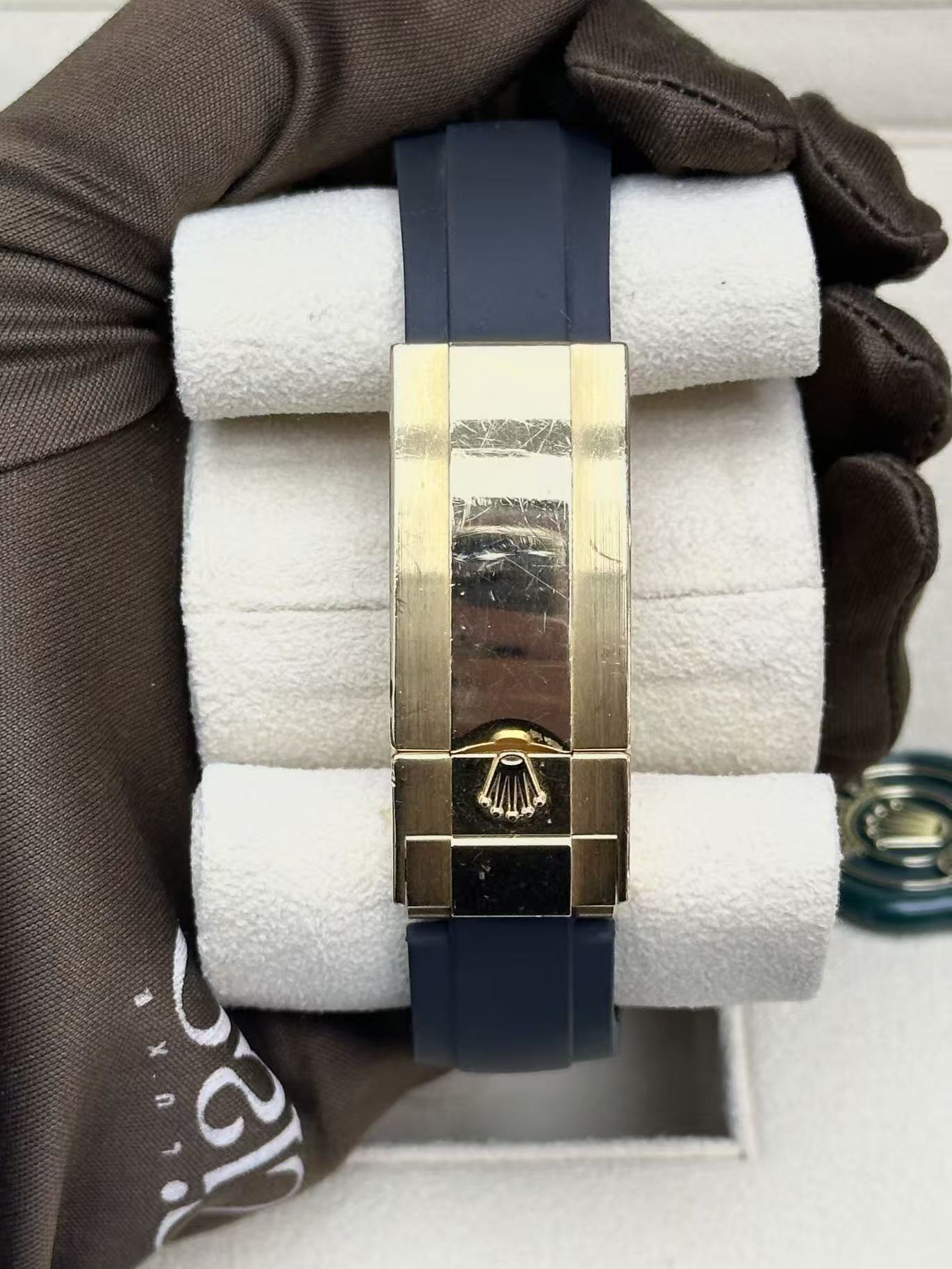 Rolex Cosmograph Daytona Oyster, 40 mm, yellow gold Reference 126518LN