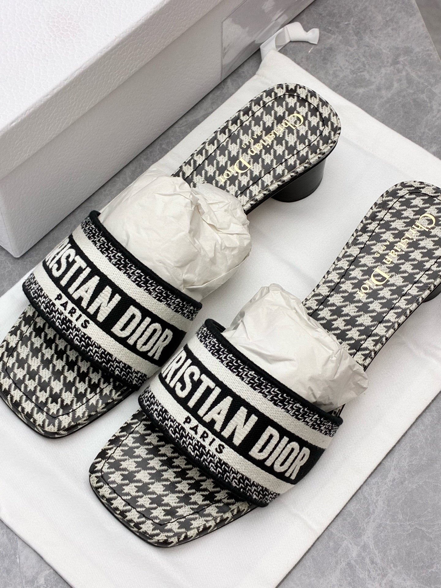 DIOR Dioriviera Houndstooth Embroidered Flat Mules – Size 39