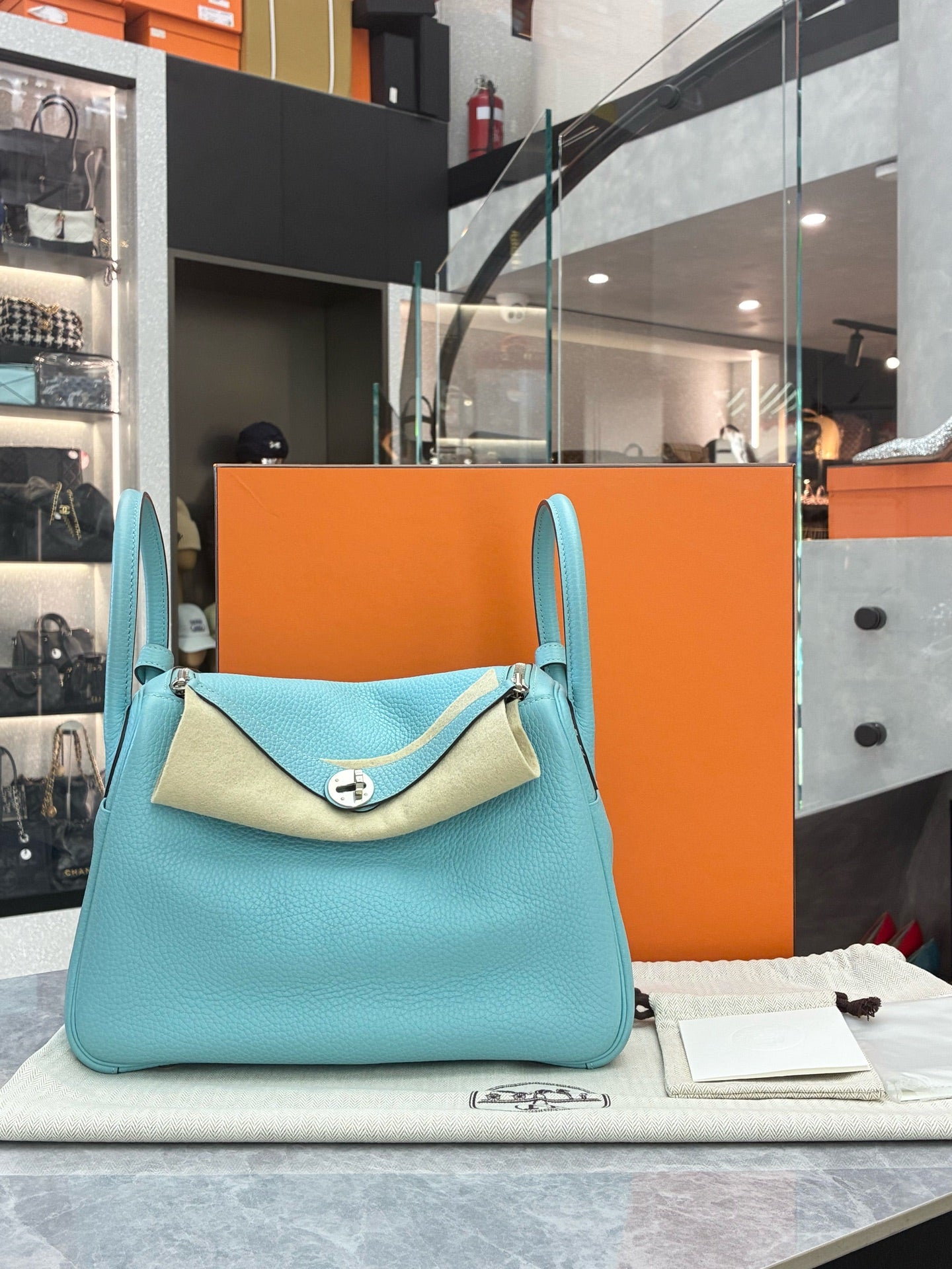Hermès Lindy 30 – Macaron Blue (3P), Clemence Leather, Palladium Hardware, T Stamp