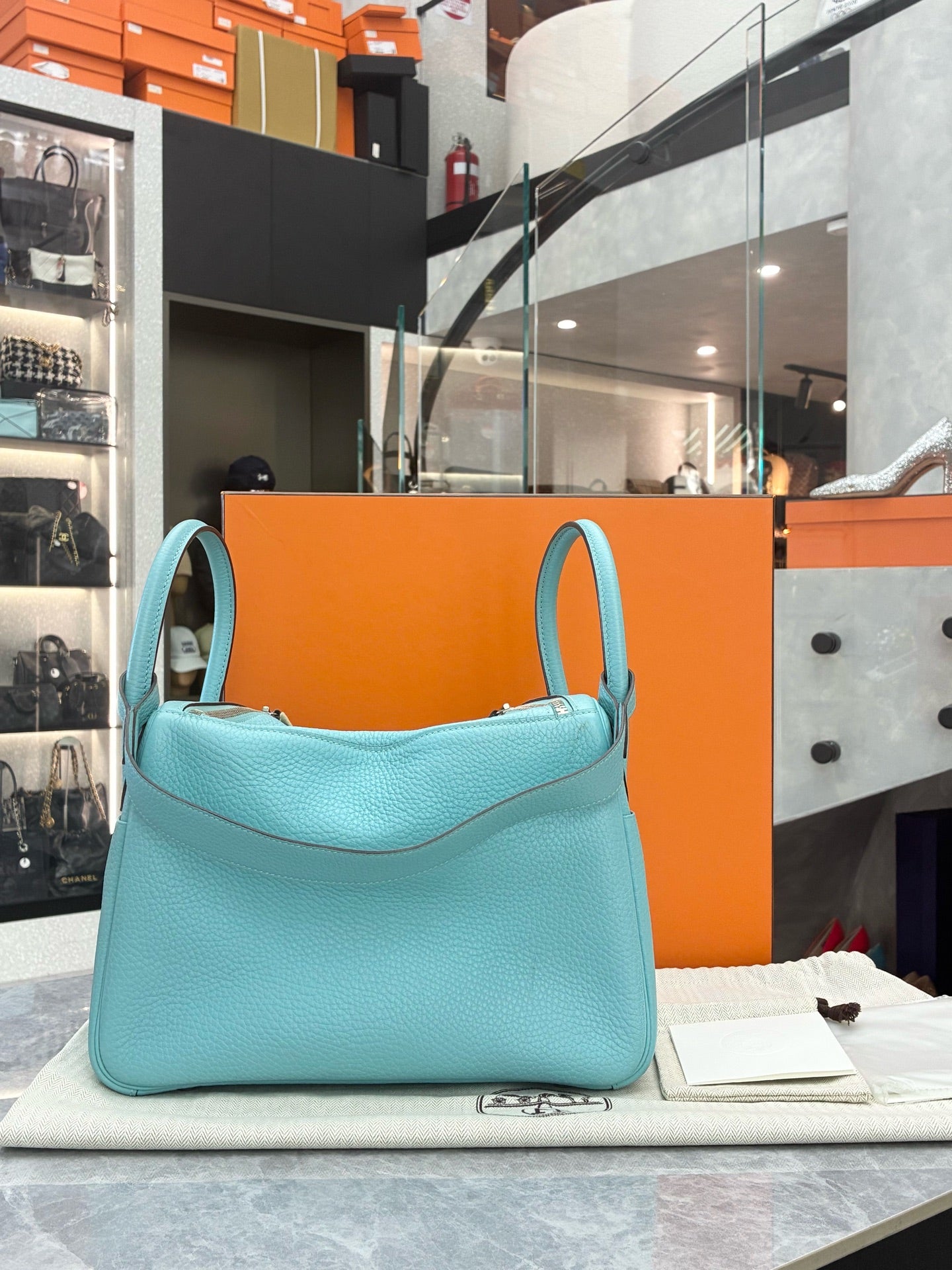Hermès Lindy 30 – Macaron Blue (3P), Clemence Leather, Palladium Hardware, T Stamp
