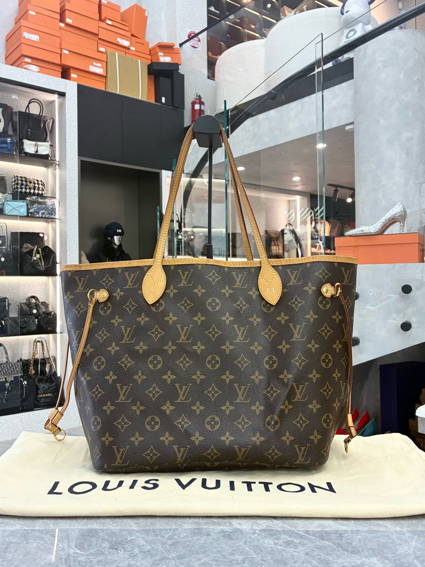 LOUIS VUITTON Neverfull MM Tote Bag – Monogram Canvas, Cowhide Trim, Pre-owned