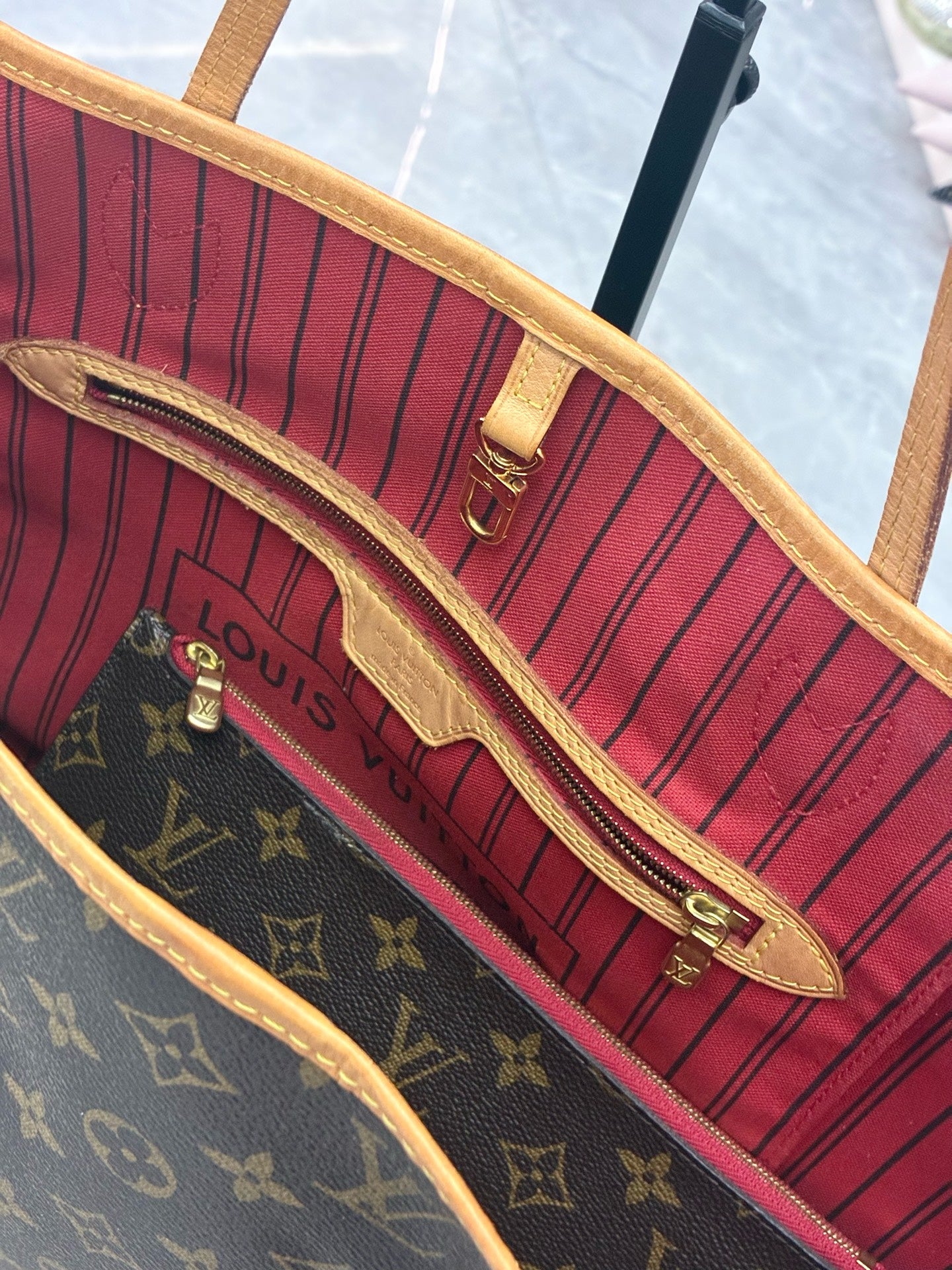 LOUIS VUITTON Neverfull MM Tote Bag – Monogram Canvas, Cowhide Trim, Pre-owned