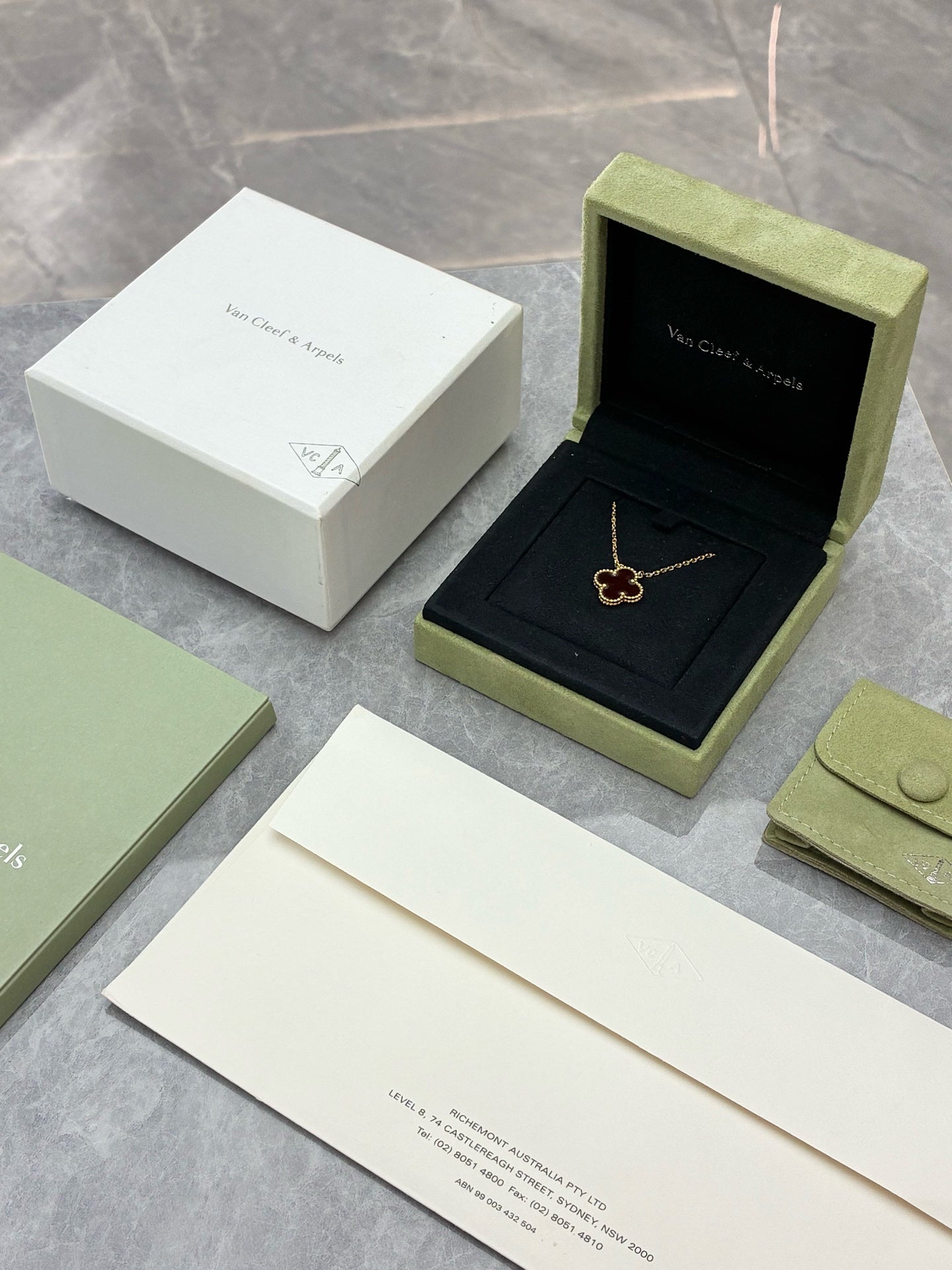 Van Cleef & Arpels Vintage Alhambra Necklace – 18K Yellow Gold, Carnelian Medium Motif