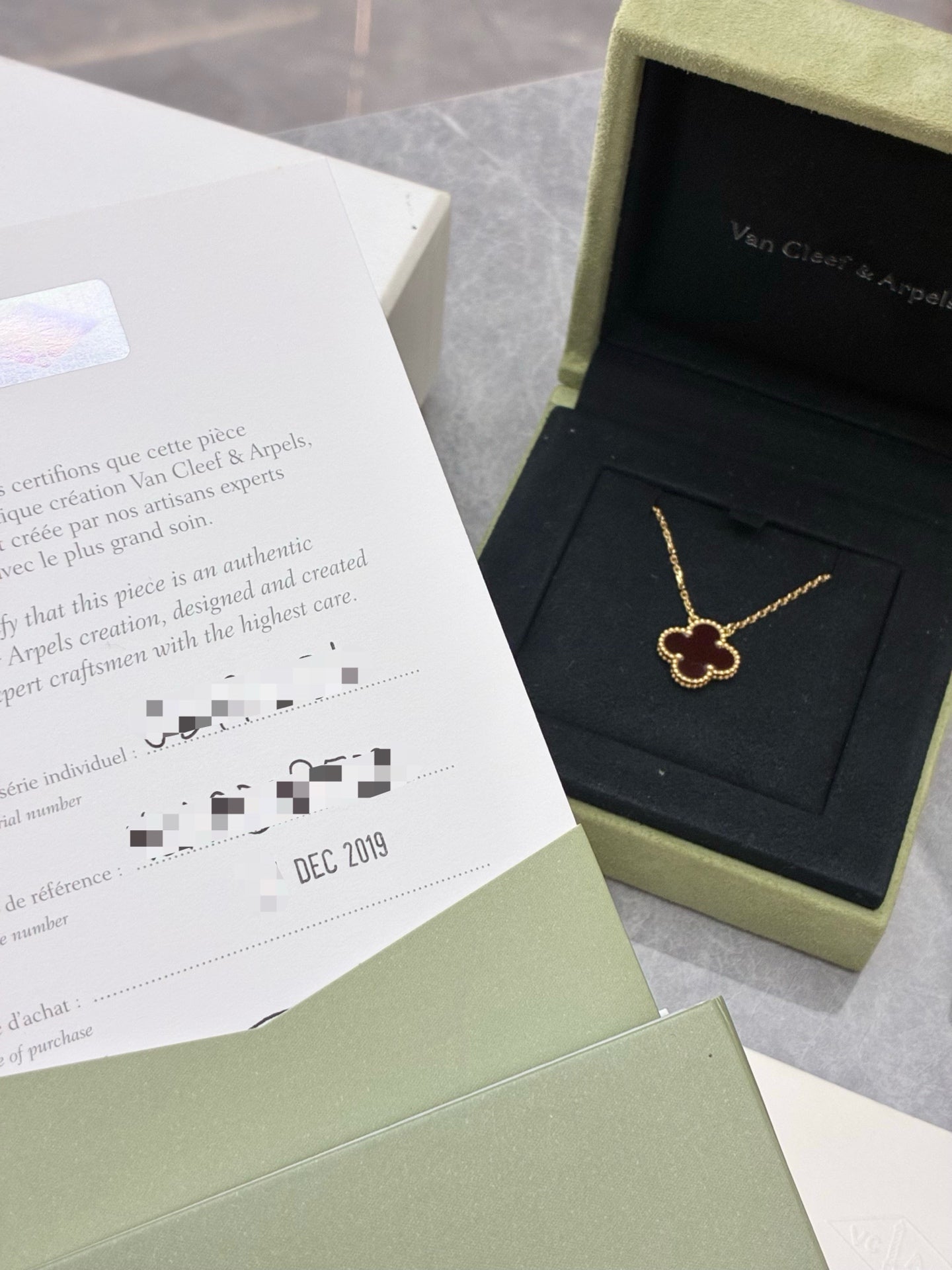 Van Cleef & Arpels Vintage Alhambra Necklace – 18K Yellow Gold, Carnelian Medium Motif