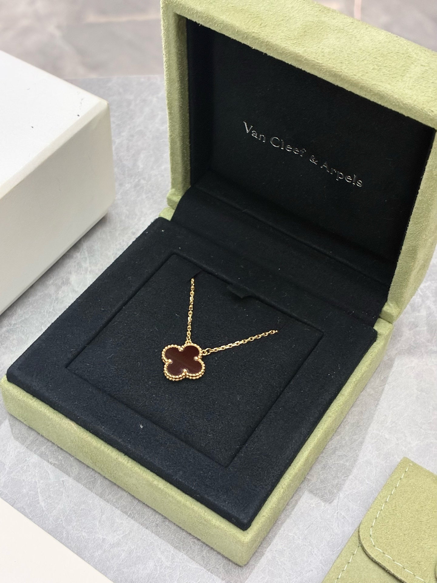 Van Cleef & Arpels Vintage Alhambra Necklace – 18K Yellow Gold, Carnelian Medium Motif