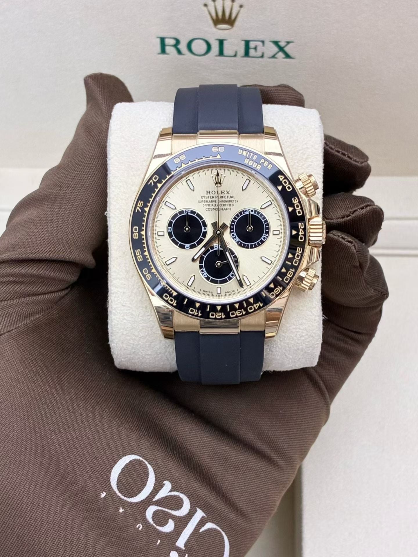 Rolex Cosmograph Daytona 126518LN – 18K Yellow Gold, Champagne Dial, Oysterflex