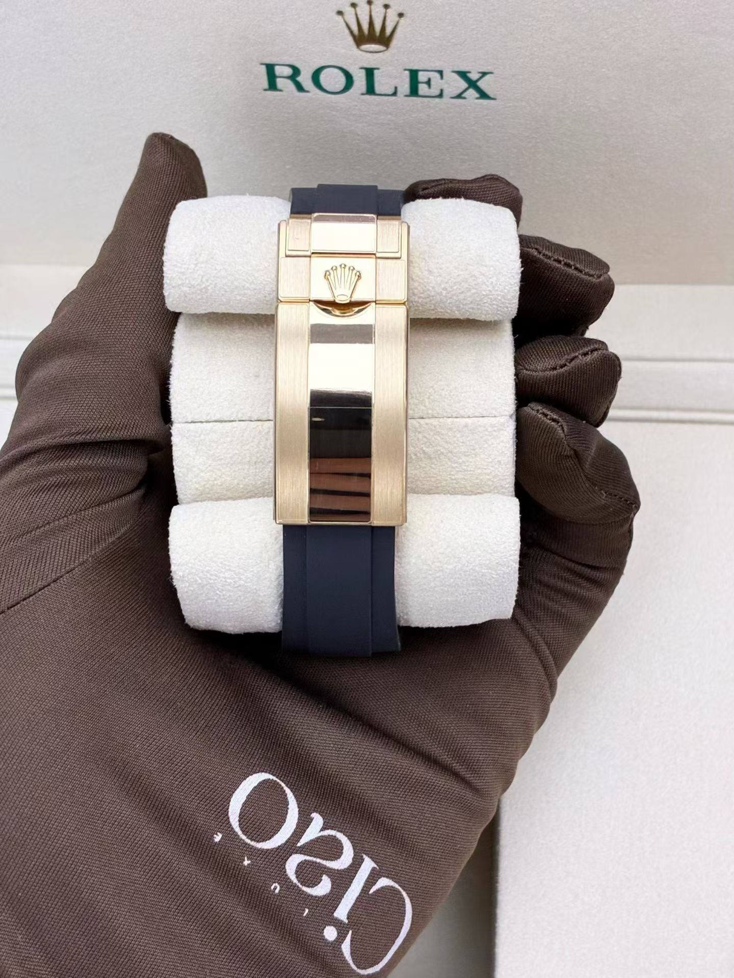Rolex Cosmograph Daytona 126518LN – 18K Yellow Gold, Champagne Dial, Oysterflex