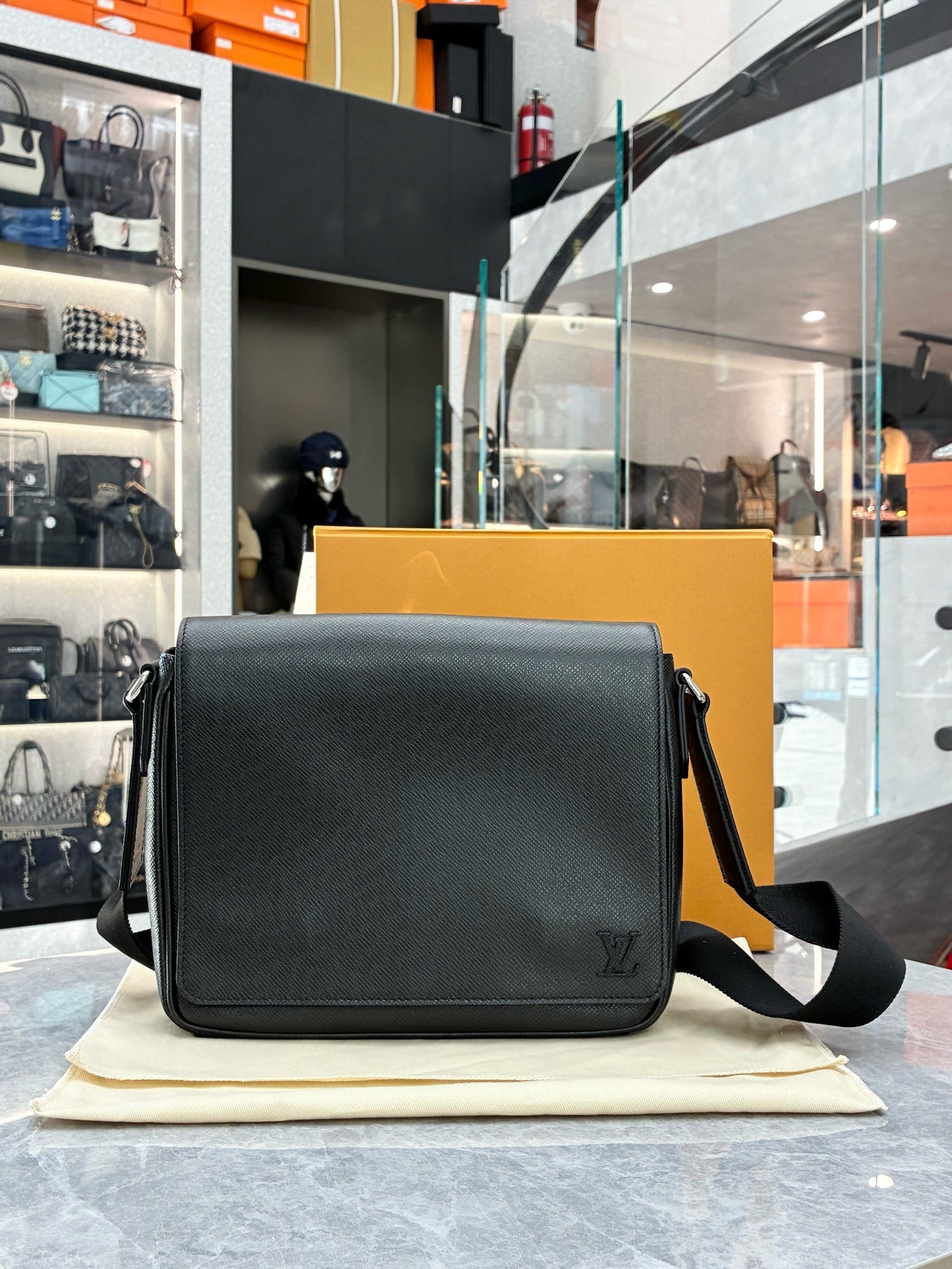LOUIS VUITTON District PM Messenger Bag – Black Taïga Leather, Silver Hardware, Pre-Owned