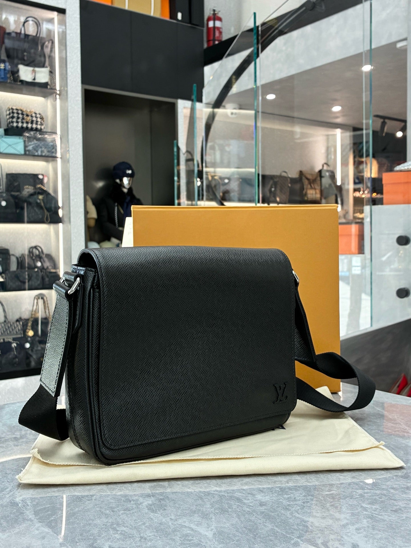 LOUIS VUITTON District PM Messenger Bag – Black Taïga Leather, Silver Hardware, Pre-Owned