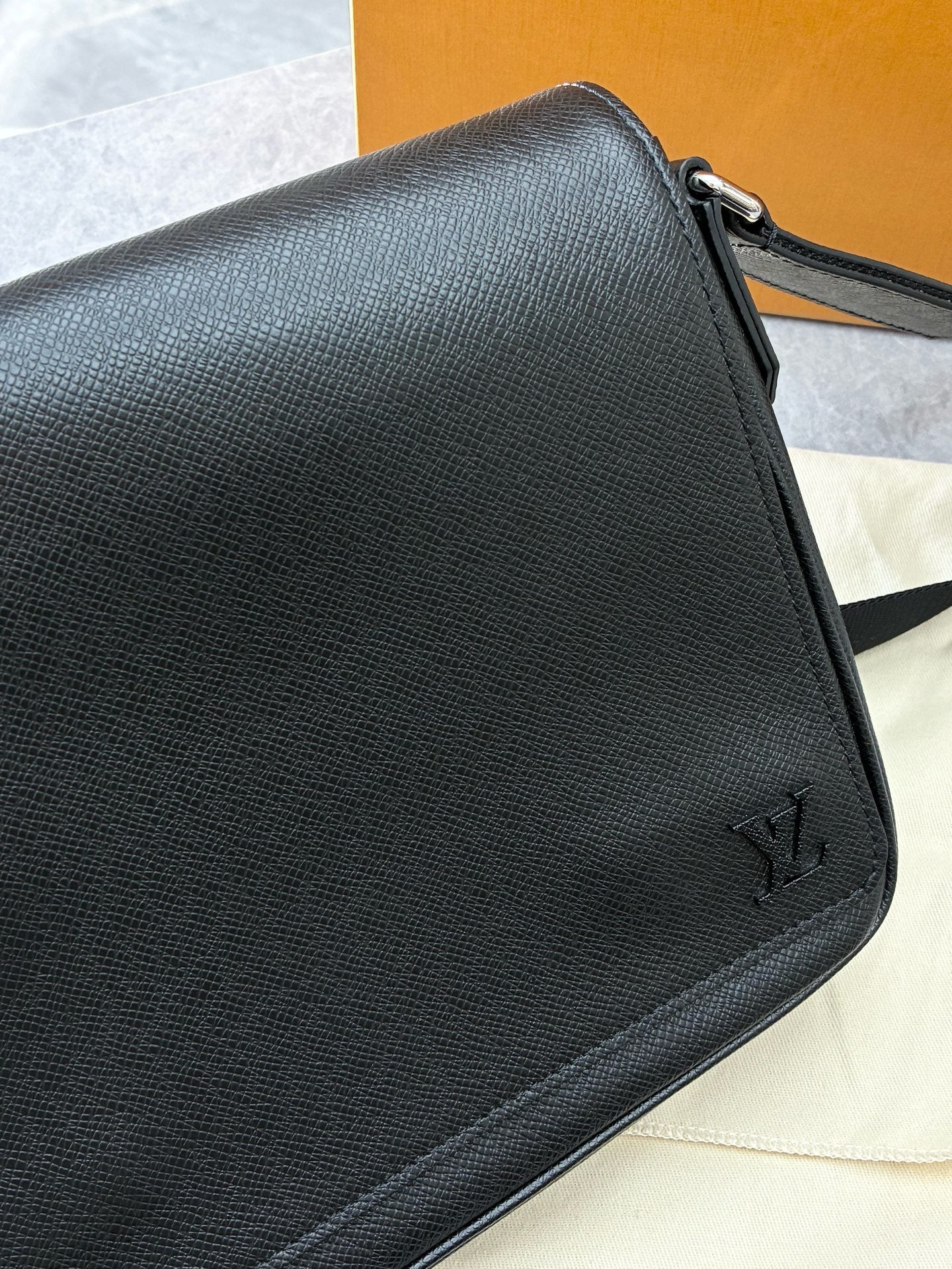 LOUIS VUITTON District PM Messenger Bag – Black Taïga Leather, Silver Hardware, Pre-Owned