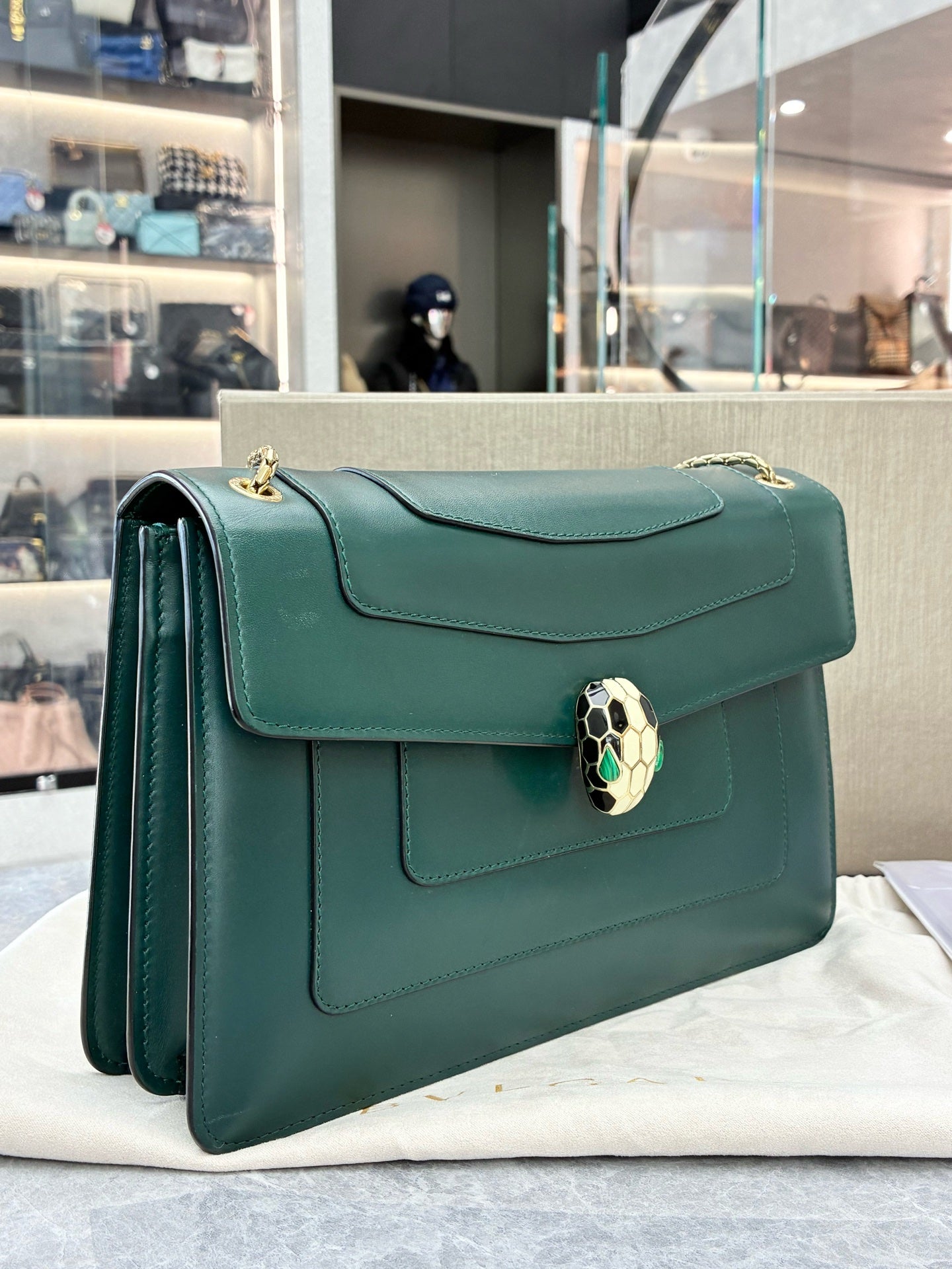 BVLGARI Serpenti Forever Shoulder Bag – Emerald Green Calfskin, Gold Hardware, Pre-Owned
