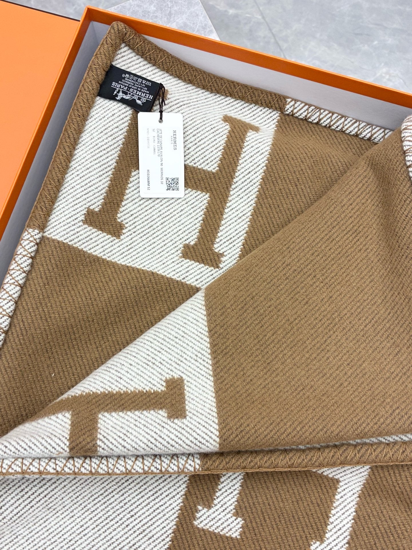 Hermès Avalon 3 Blanket – Brown & Off-White, Brand New