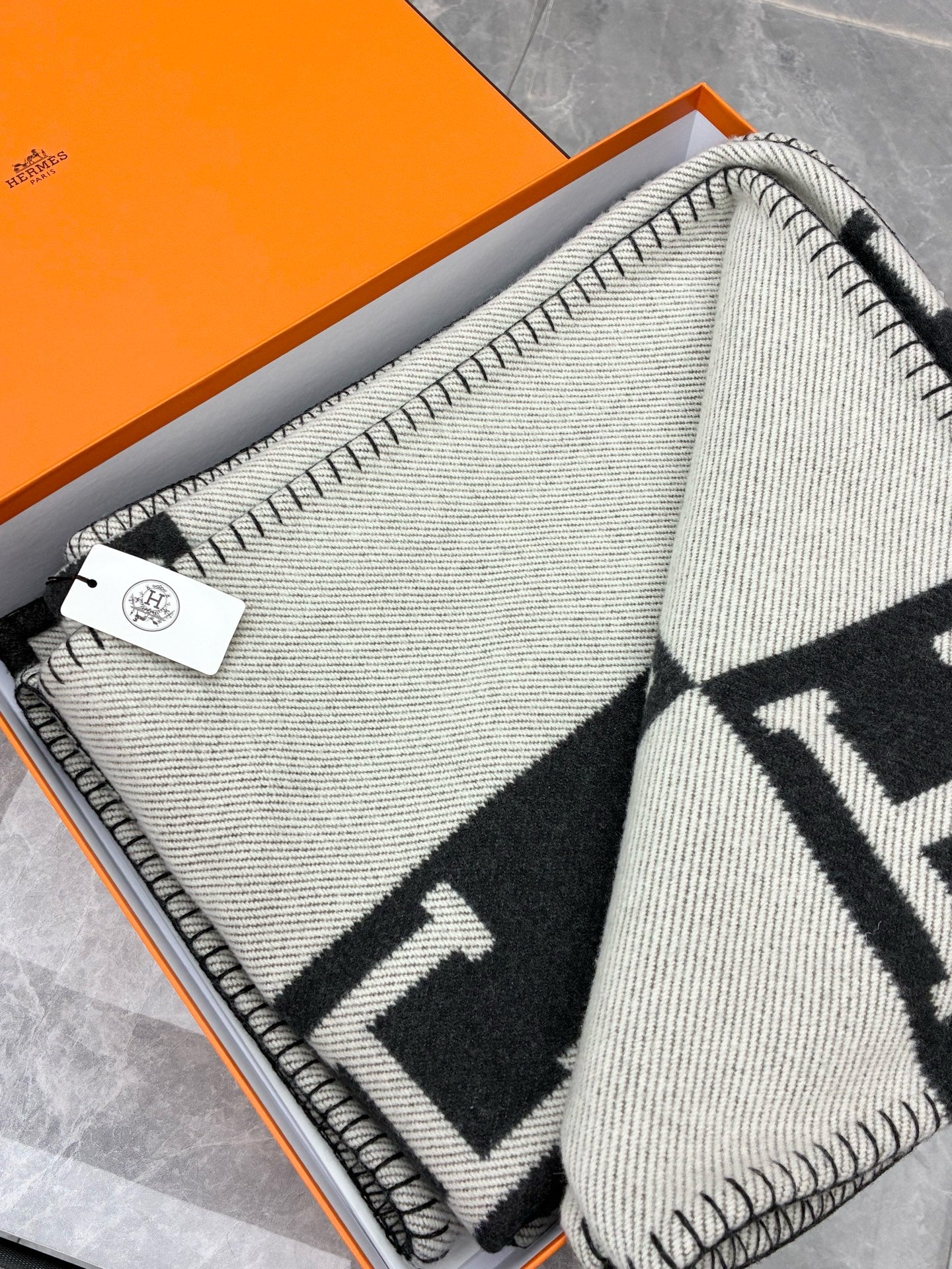 Hermès Avalon 3 Blanket – Black & Dark Grey, Brand New