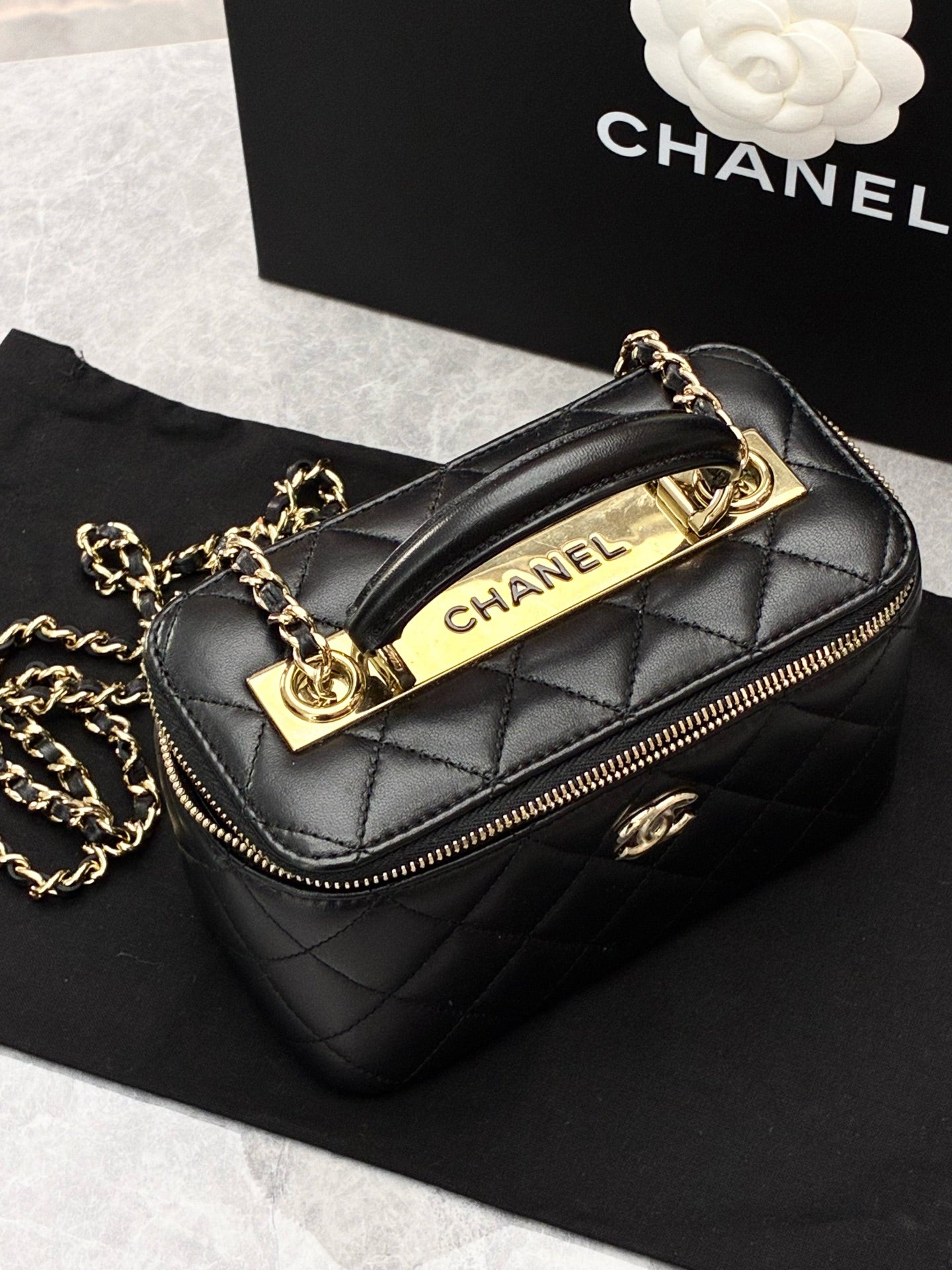 CHANEL Trendy CC Vanity Case – Black Quilted Caviar Leather, Gold Hardware, Pre-Owned