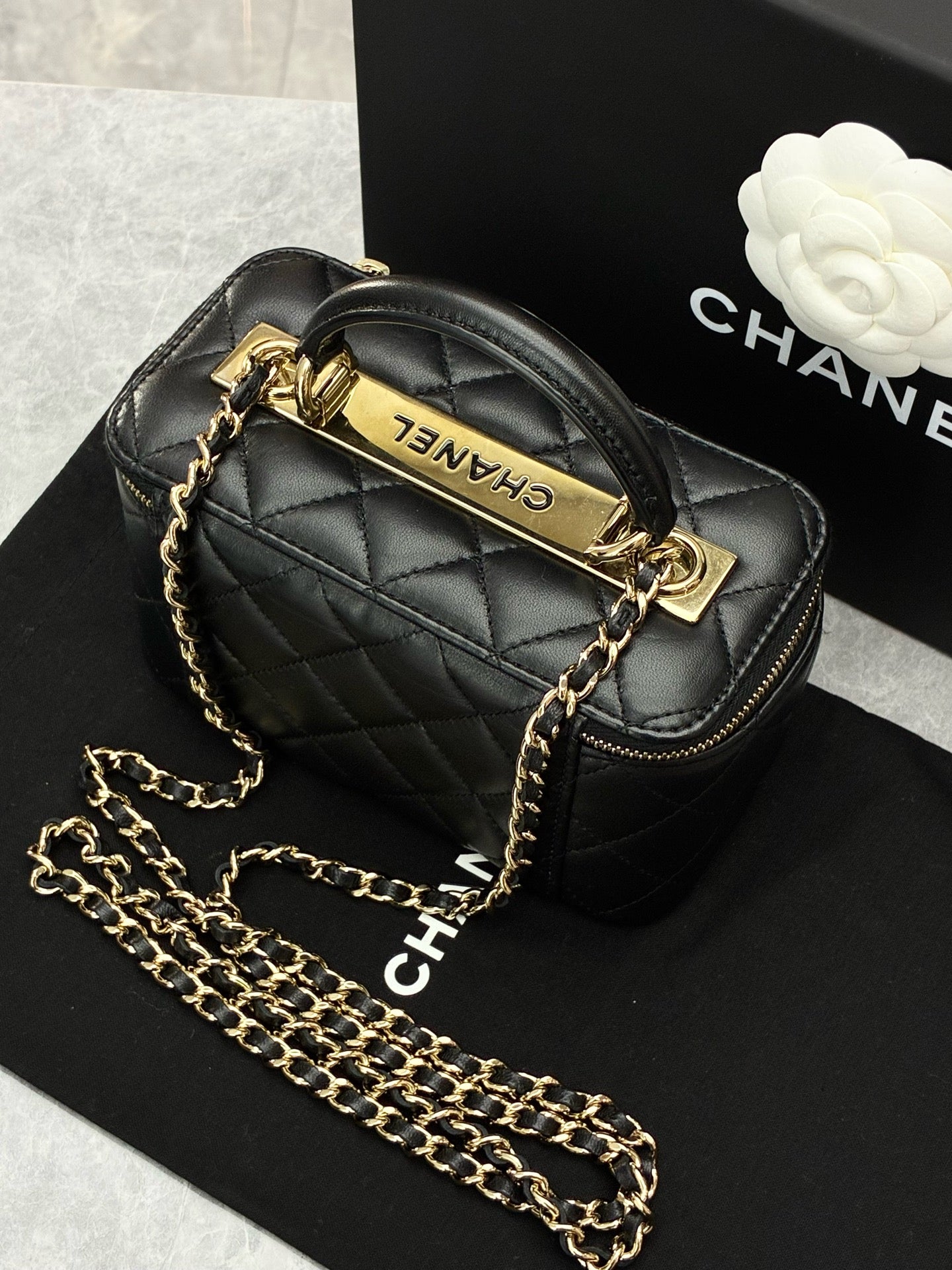 CHANEL Trendy CC Vanity Case – Black Quilted Caviar Leather, Gold Hardware, Pre-Owned