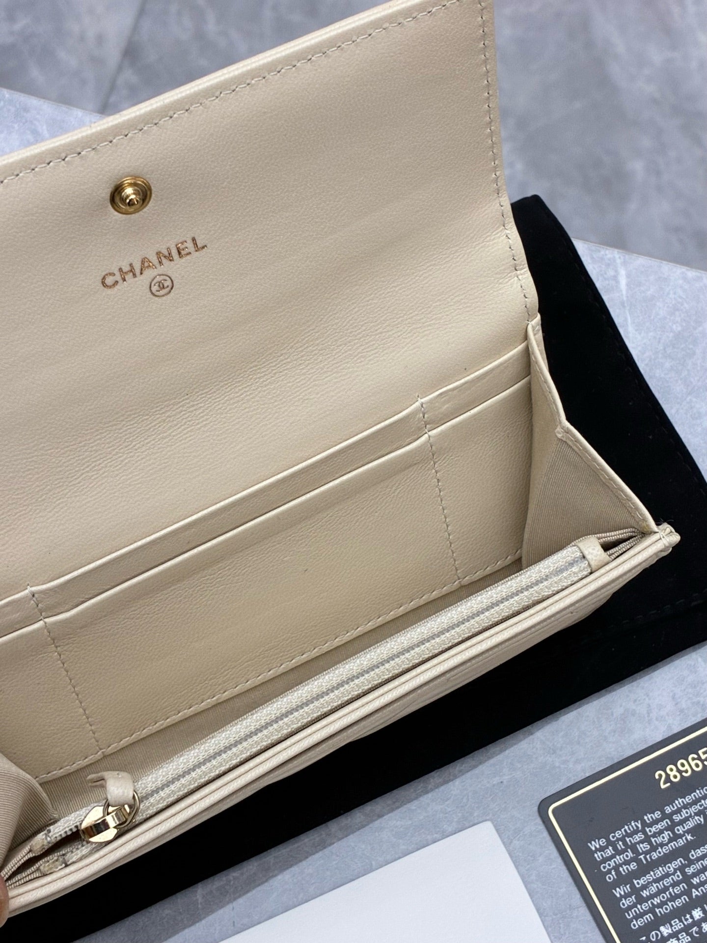 CHANEL 19 Wallet on Chain – Cream Lambskin, Gold Hardware, Pre-Owned